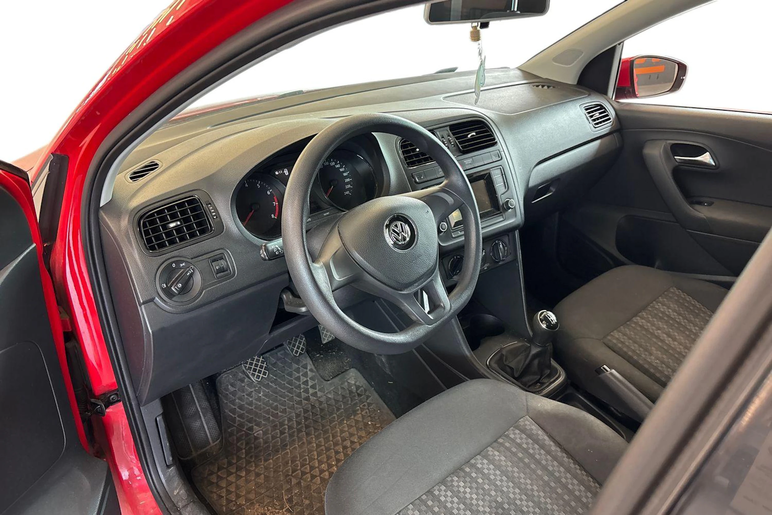 Punainen Volkswagen POLO 2017 kuva 3.