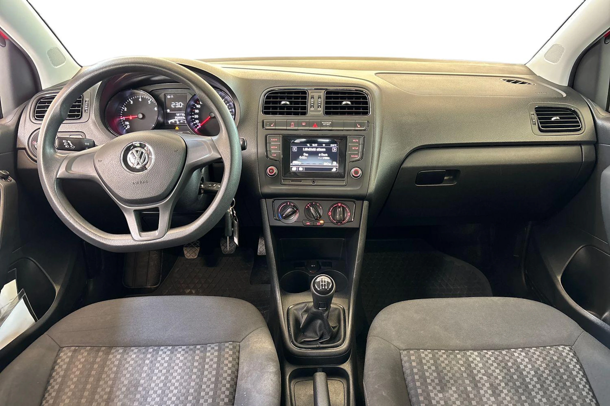 Punainen Volkswagen POLO 2017 kuva 7.