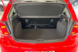 Punainen Volkswagen POLO 2017 kuva 13.