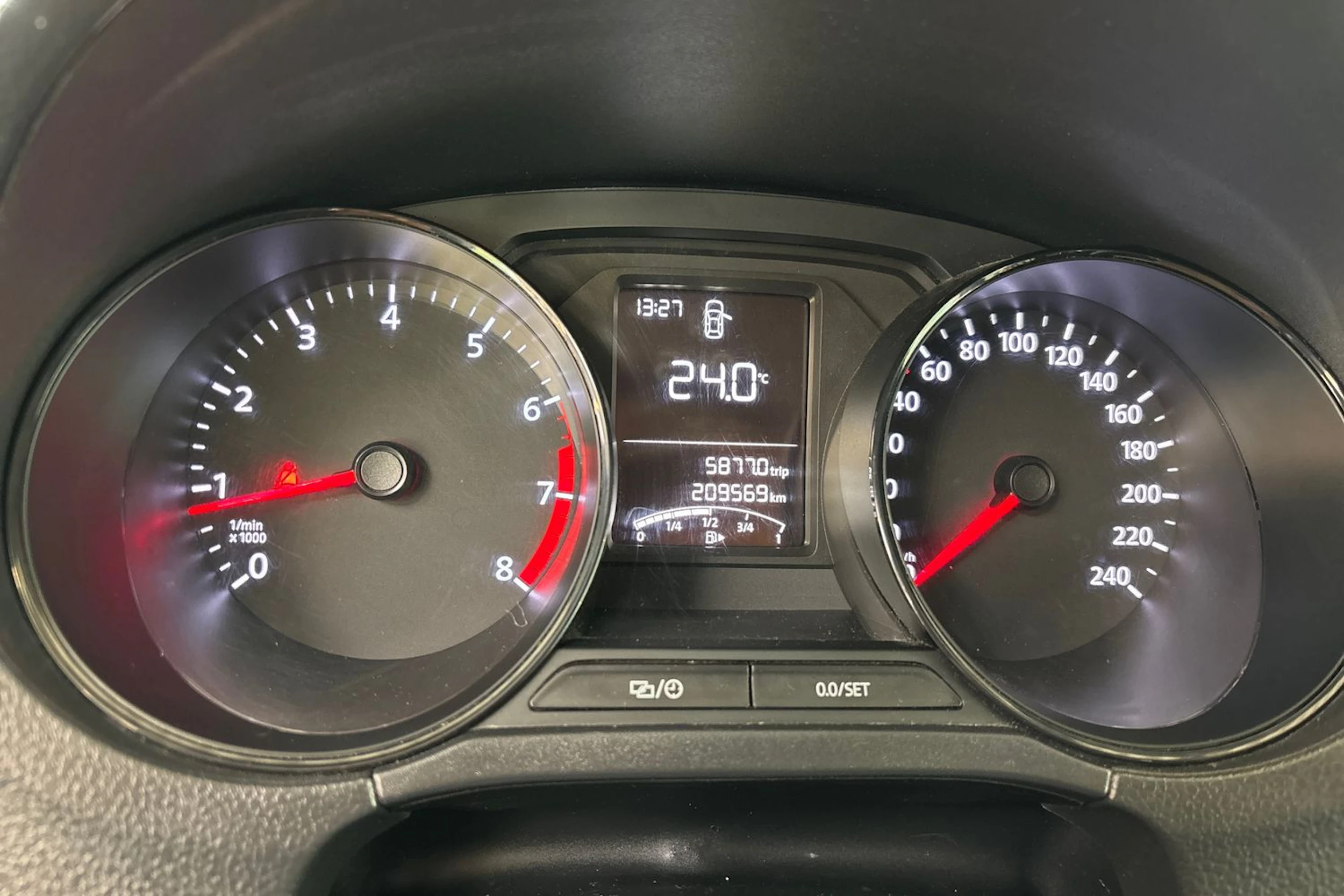 Punainen Volkswagen POLO 2017 kuva 14.