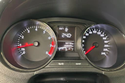 Punainen Volkswagen POLO 2017 kuva 14.