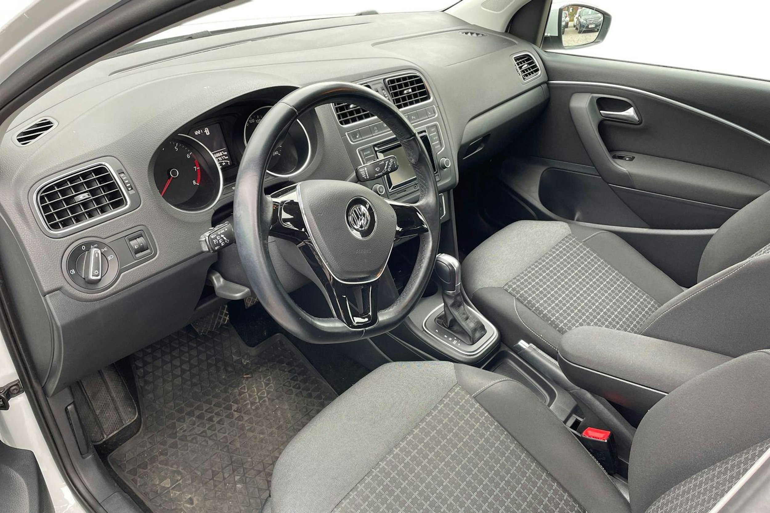 valkoinen Volkswagen Polo 2017 kuva 3.