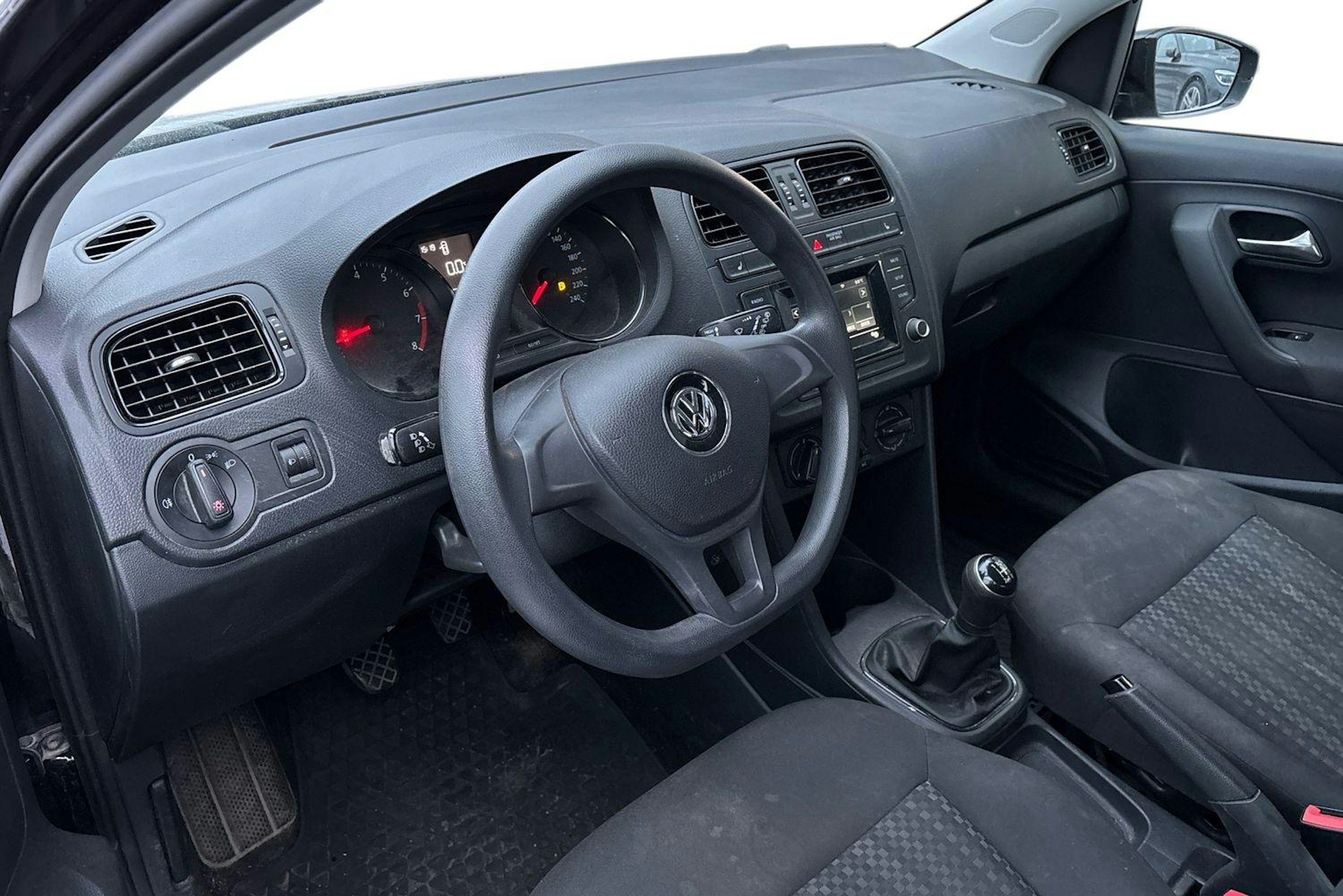 musta Volkswagen Polo 2017 kuva 3.