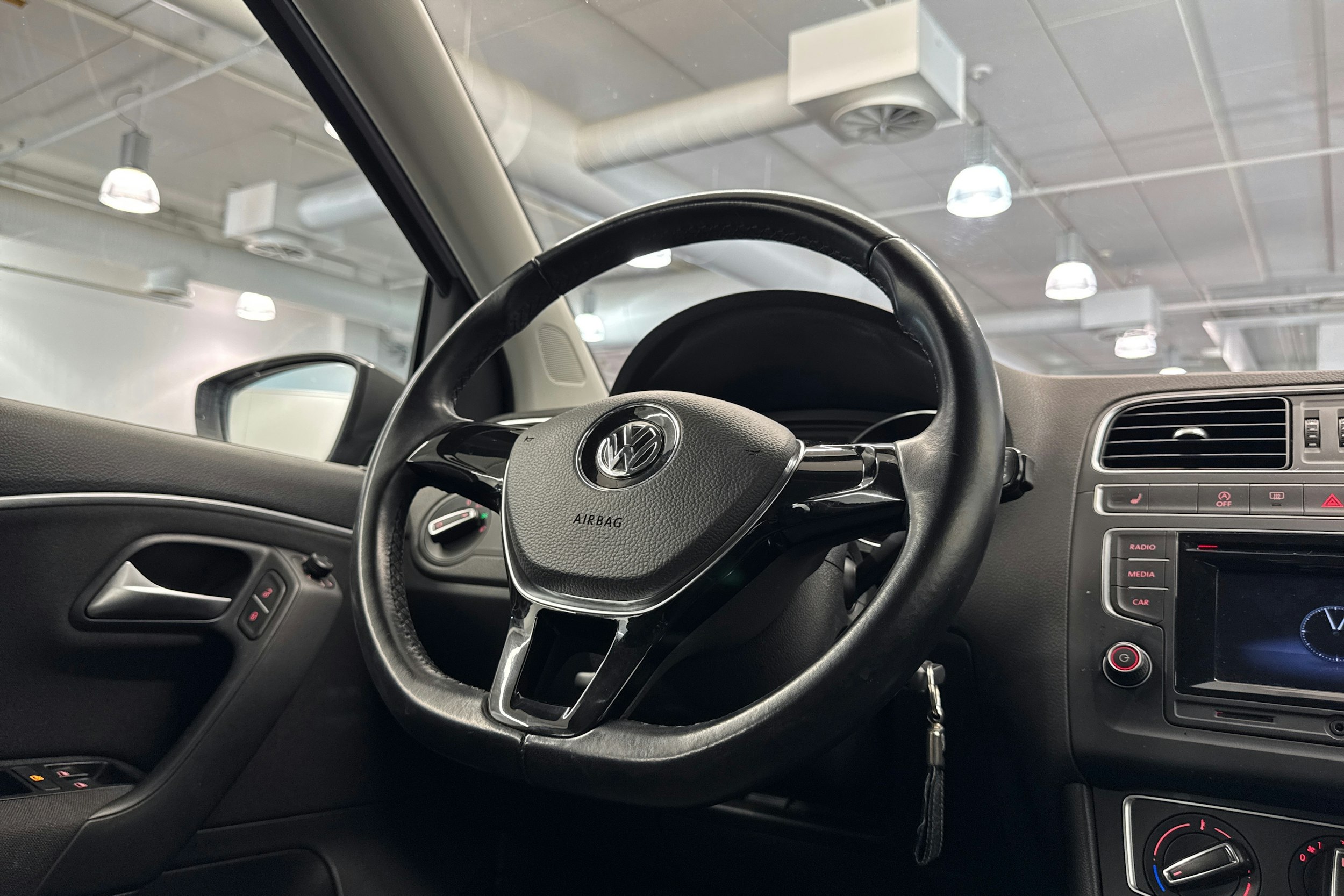 harmaa Volkswagen Polo 2017 kuva 16.