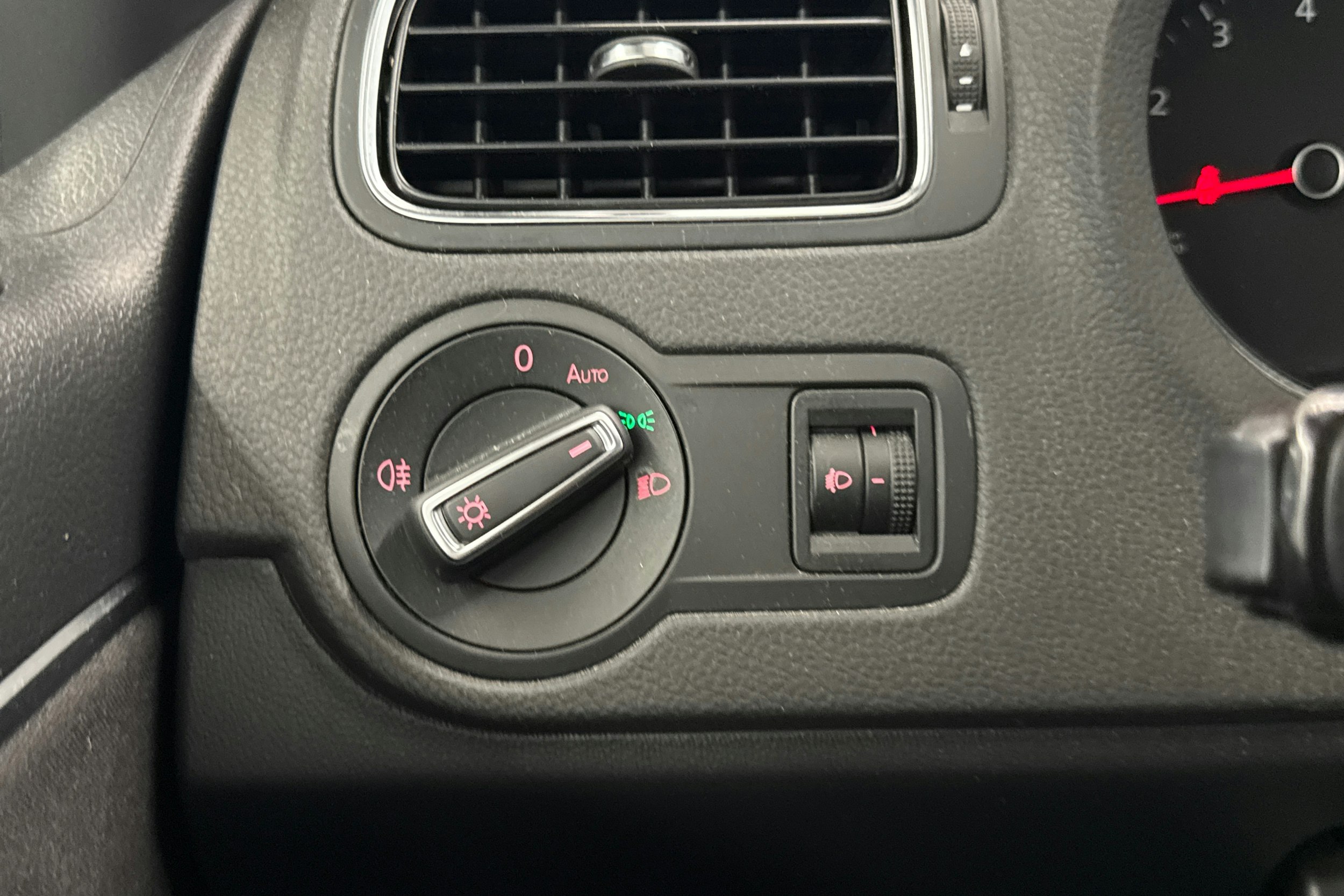 harmaa Volkswagen Polo 2017 kuva 21.