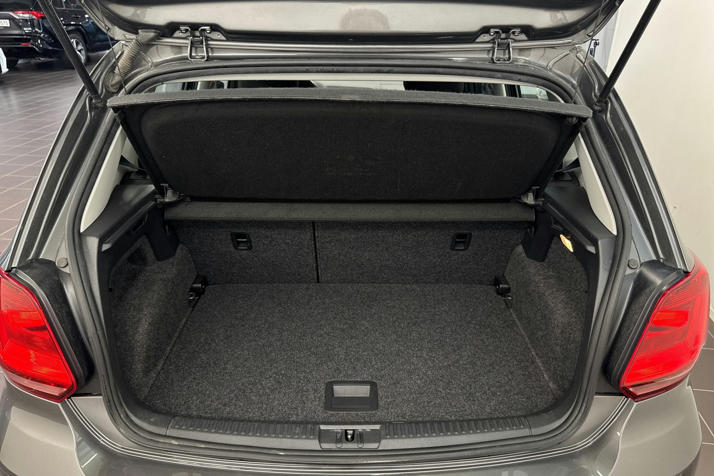 harmaa Volkswagen Polo 2017 kuva 38.