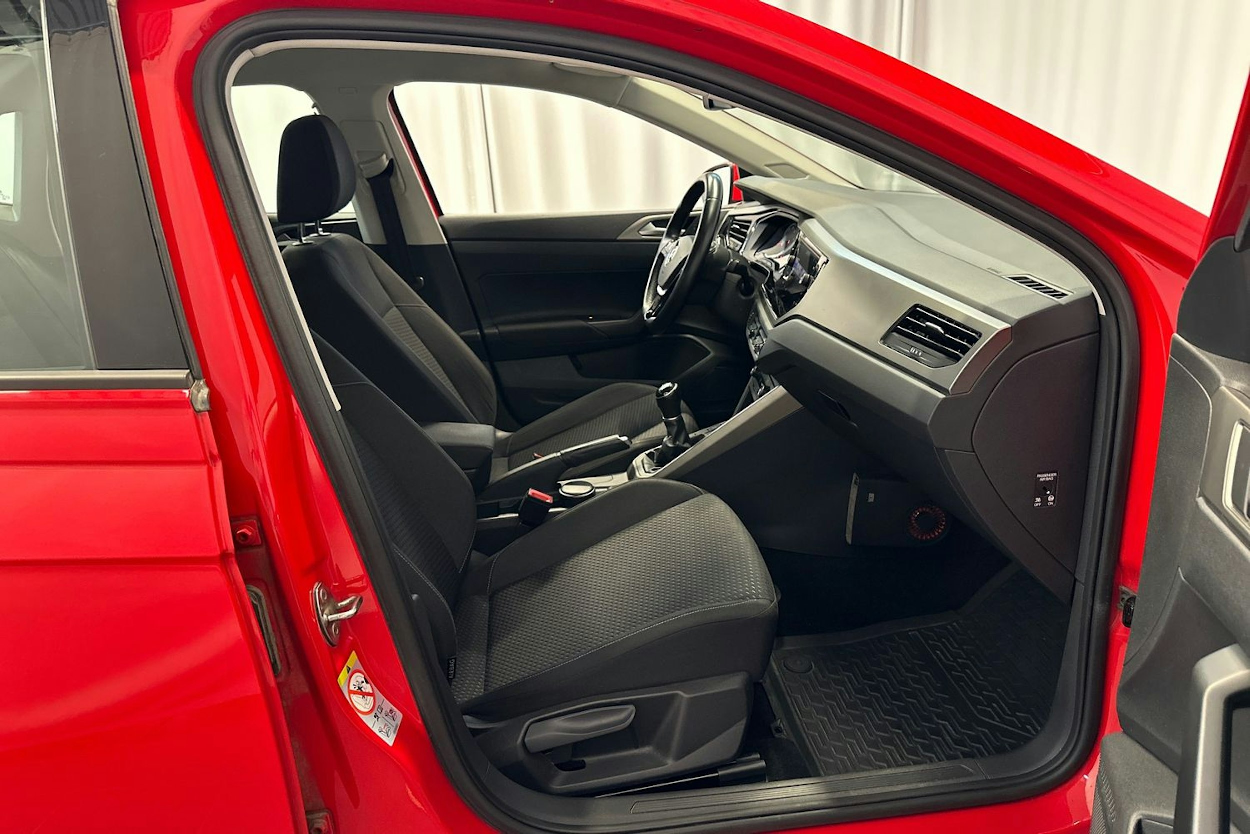 punainen Volkswagen Polo 2018 kuva 15.