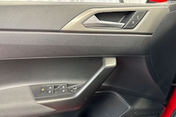 punainen Volkswagen Polo 2018 kuva 16.