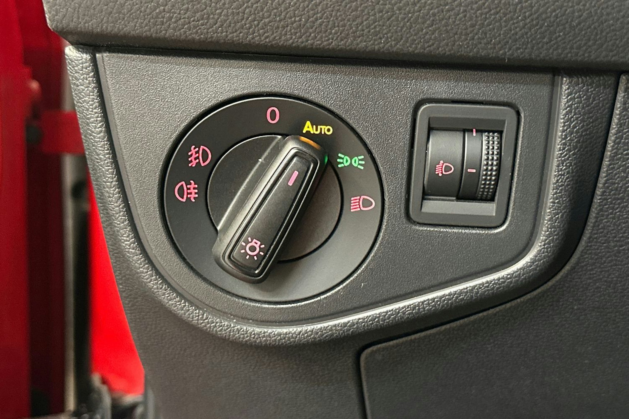 punainen Volkswagen Polo 2018 kuva 17.