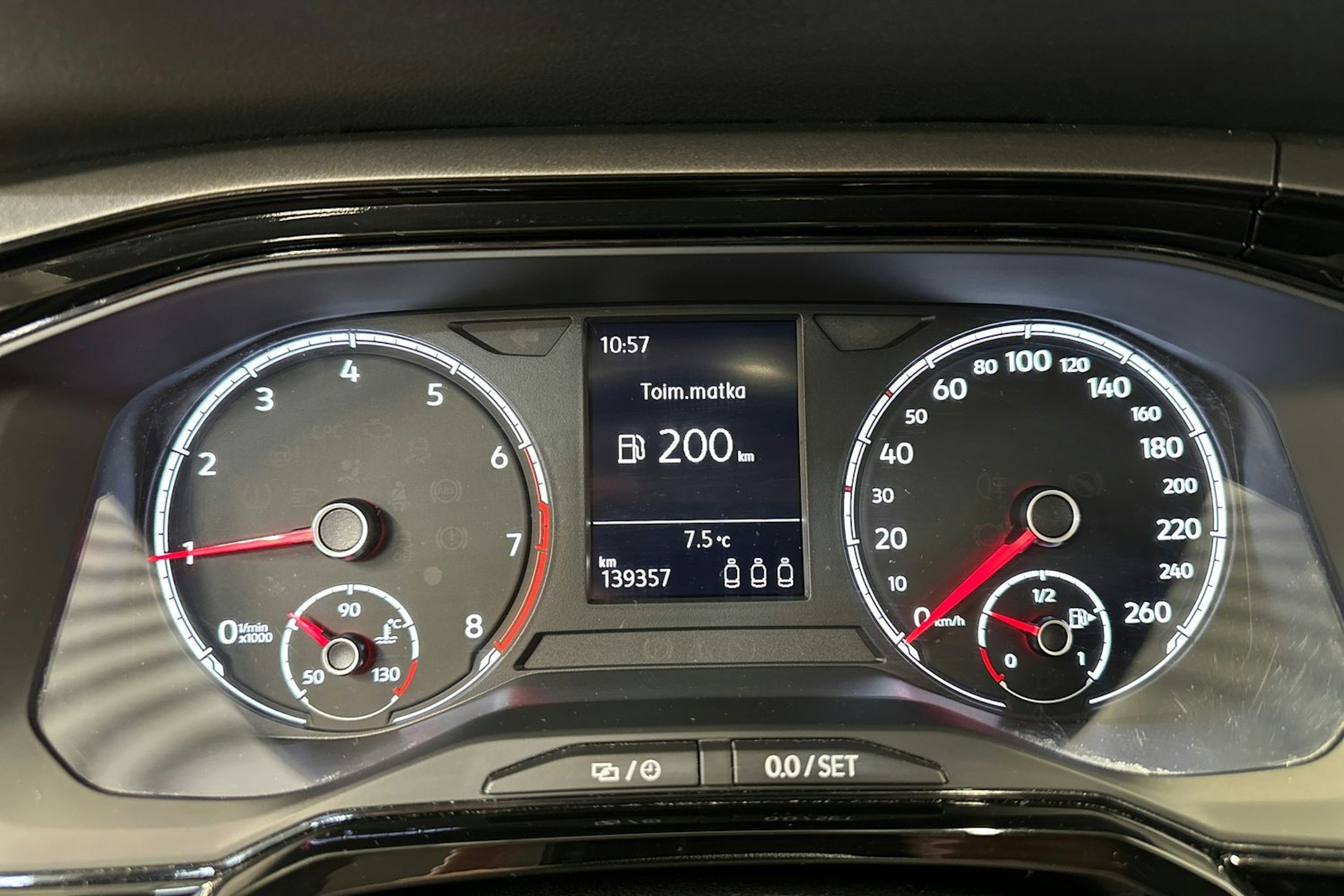 punainen Volkswagen Polo 2018 kuva 20.