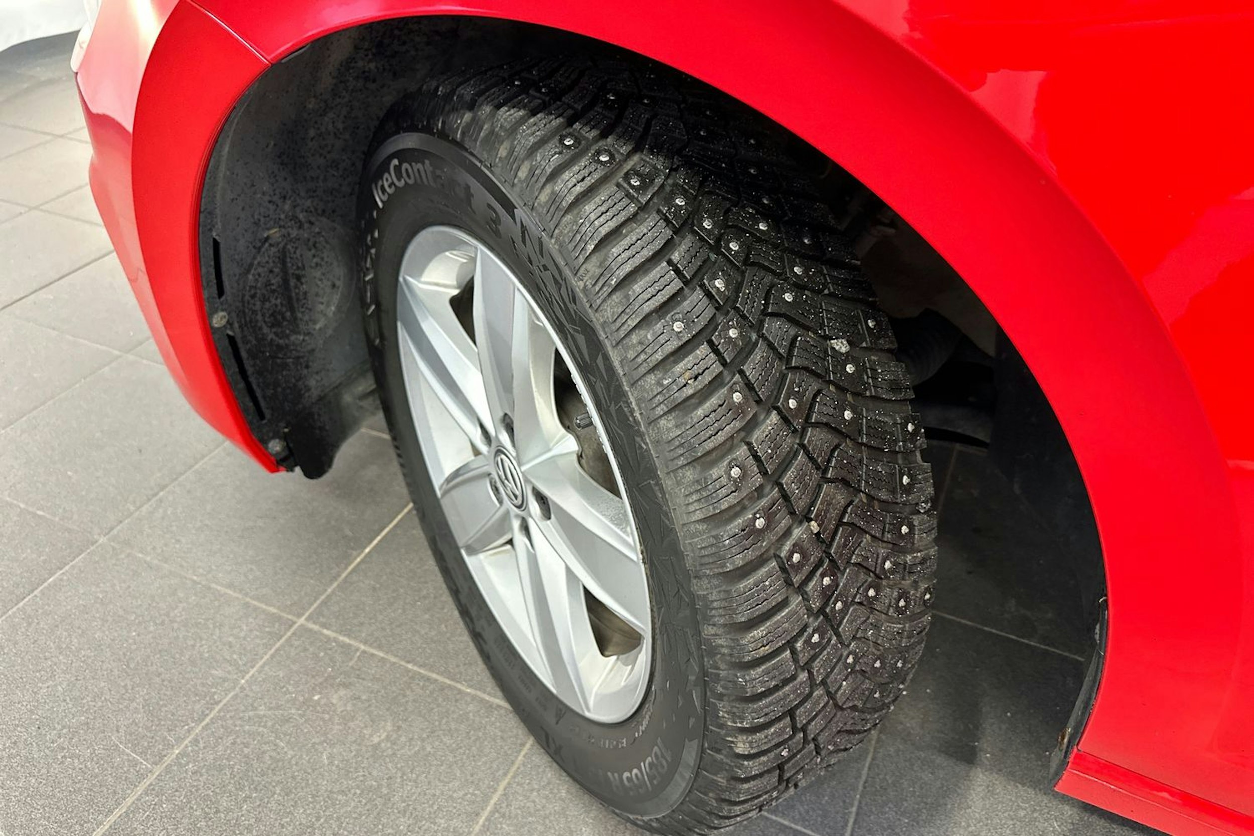 punainen Volkswagen Polo 2018 kuva 27.