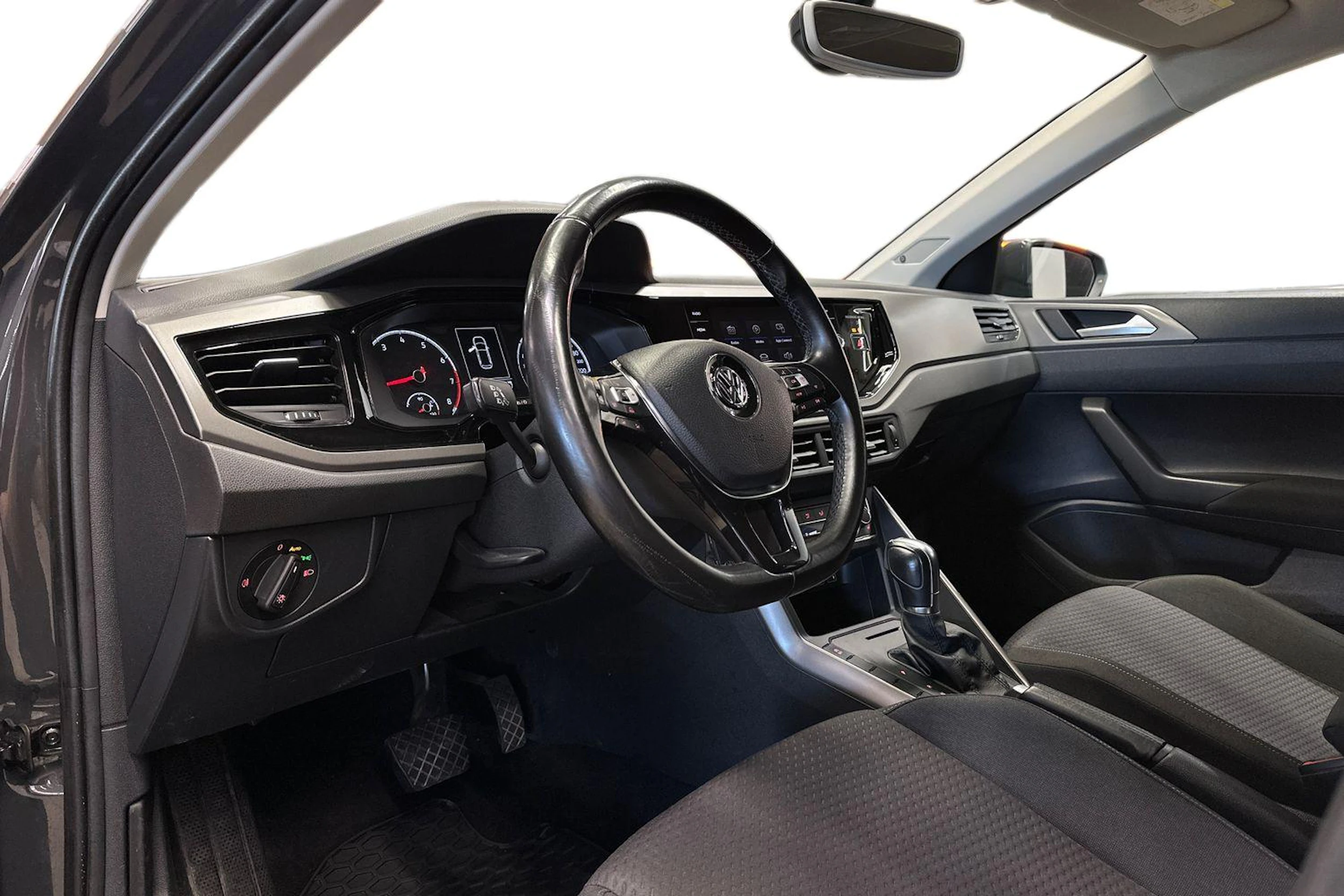 harmaa Volkswagen Polo 2018 kuva 6.