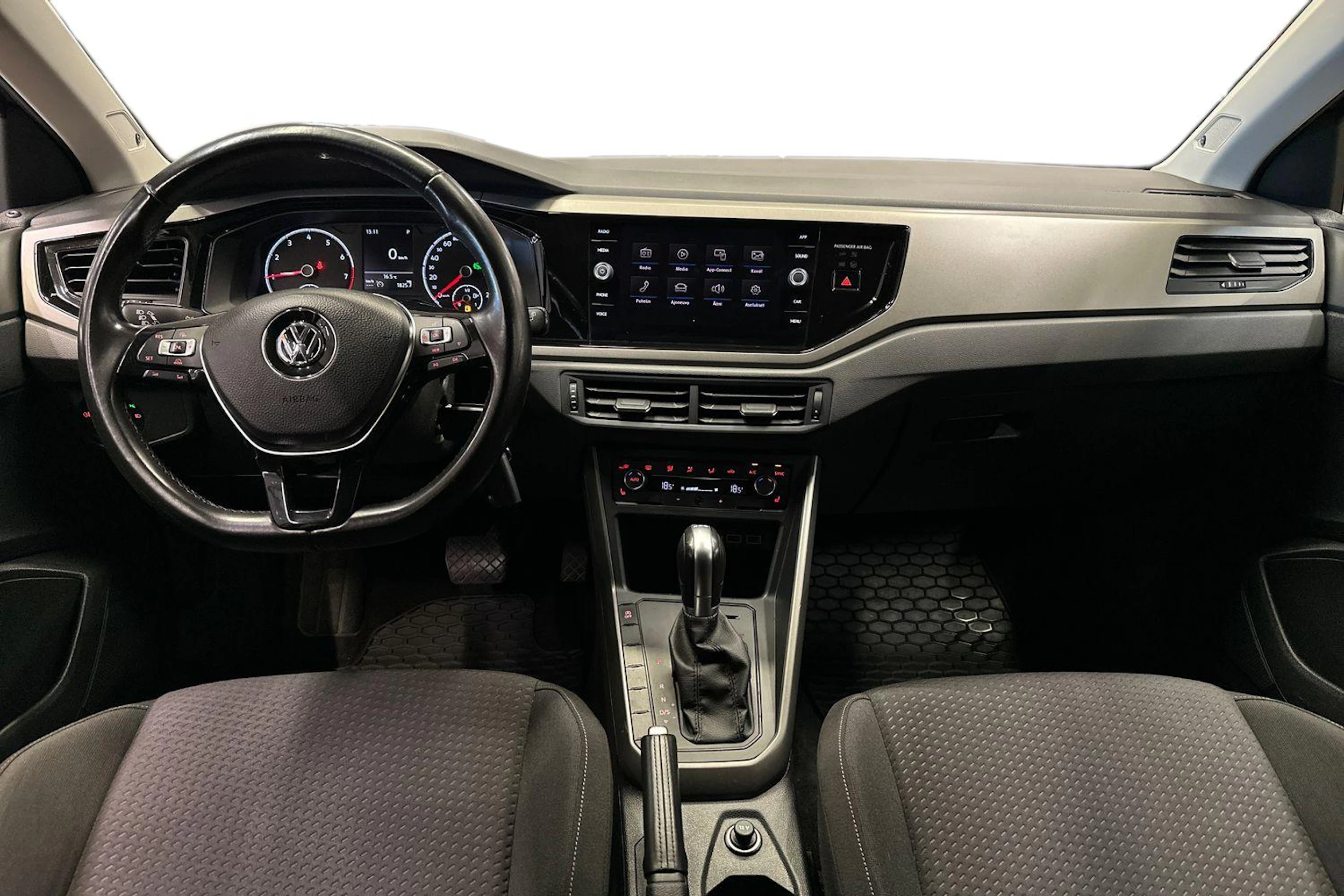 harmaa Volkswagen Polo 2018 kuva 7.