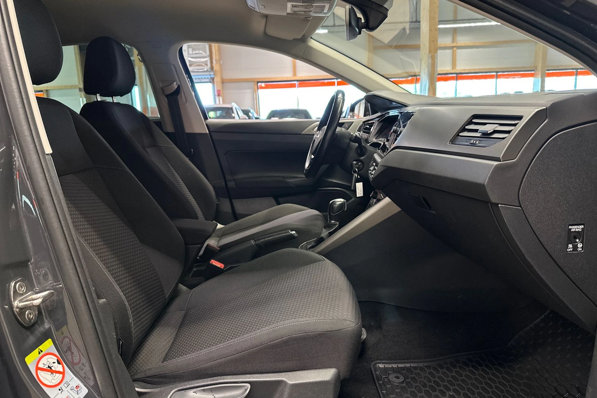 harmaa Volkswagen Polo 2018 kuva 10.
