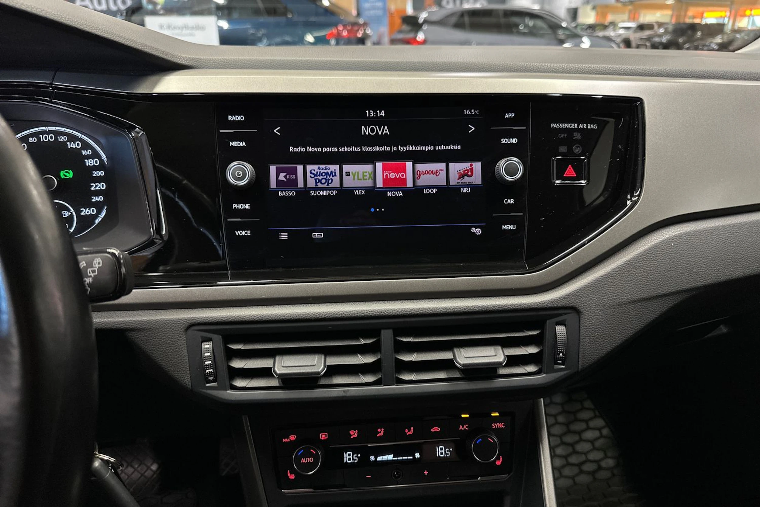 harmaa Volkswagen Polo 2018 kuva 14.