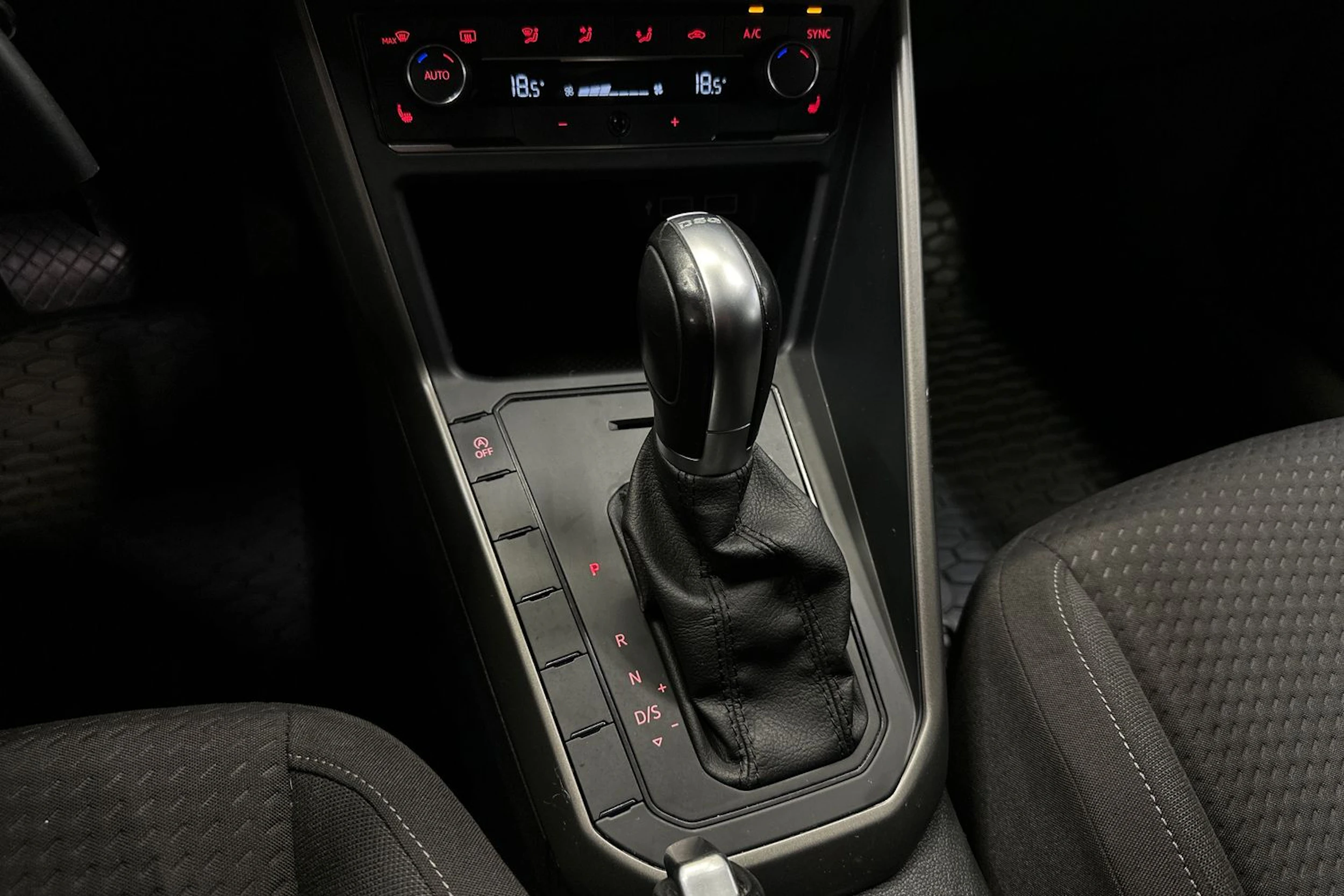 harmaa Volkswagen Polo 2018 kuva 15.