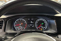 harmaa Volkswagen Polo 2018 kuva 16.