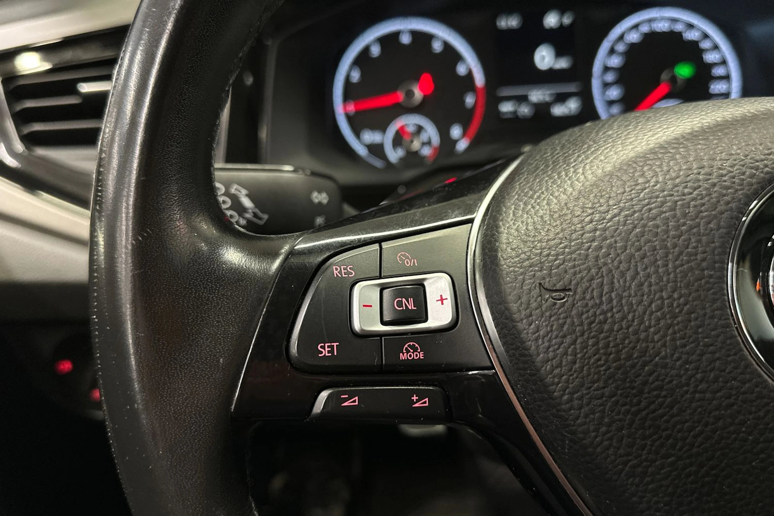 harmaa Volkswagen Polo 2018 kuva 17.
