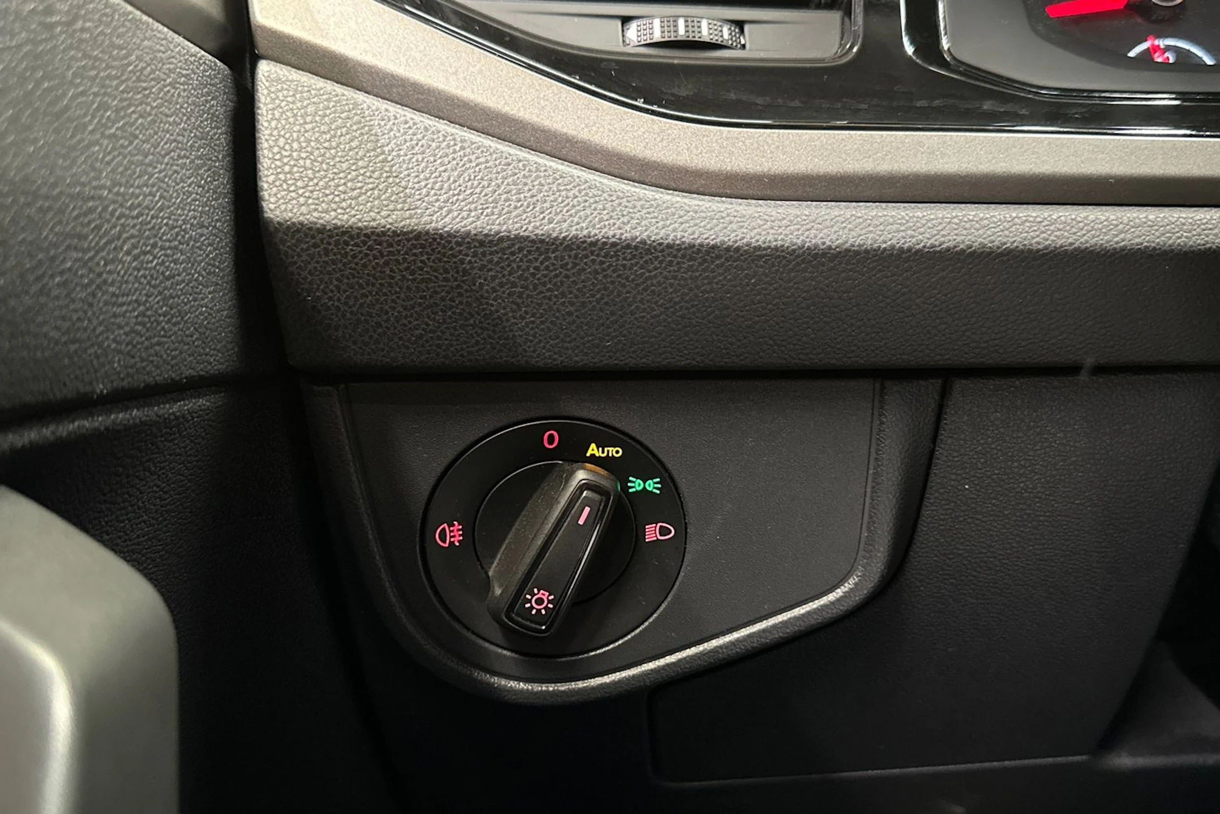 harmaa Volkswagen Polo 2018 kuva 19.