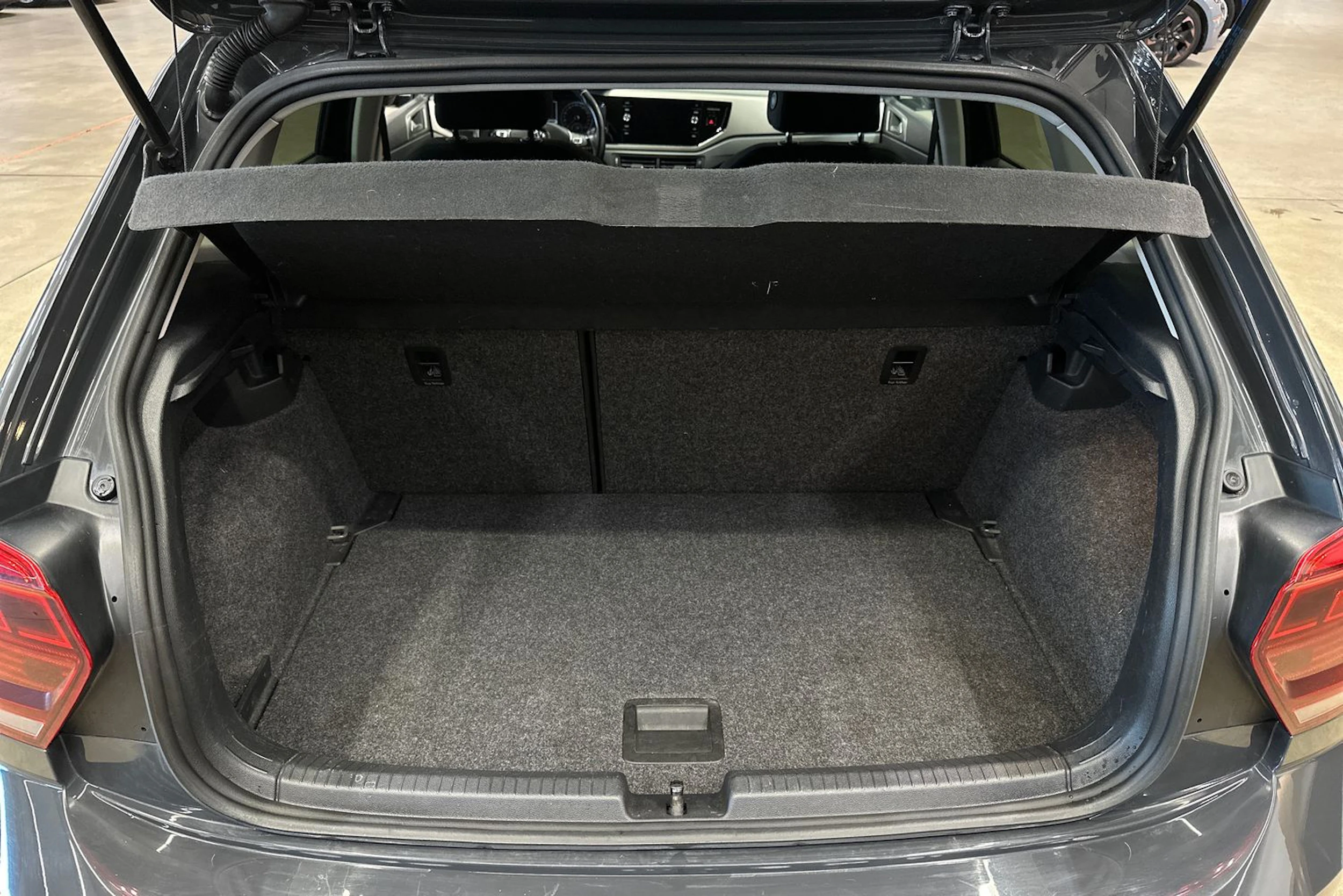 harmaa Volkswagen Polo 2018 kuva 21.