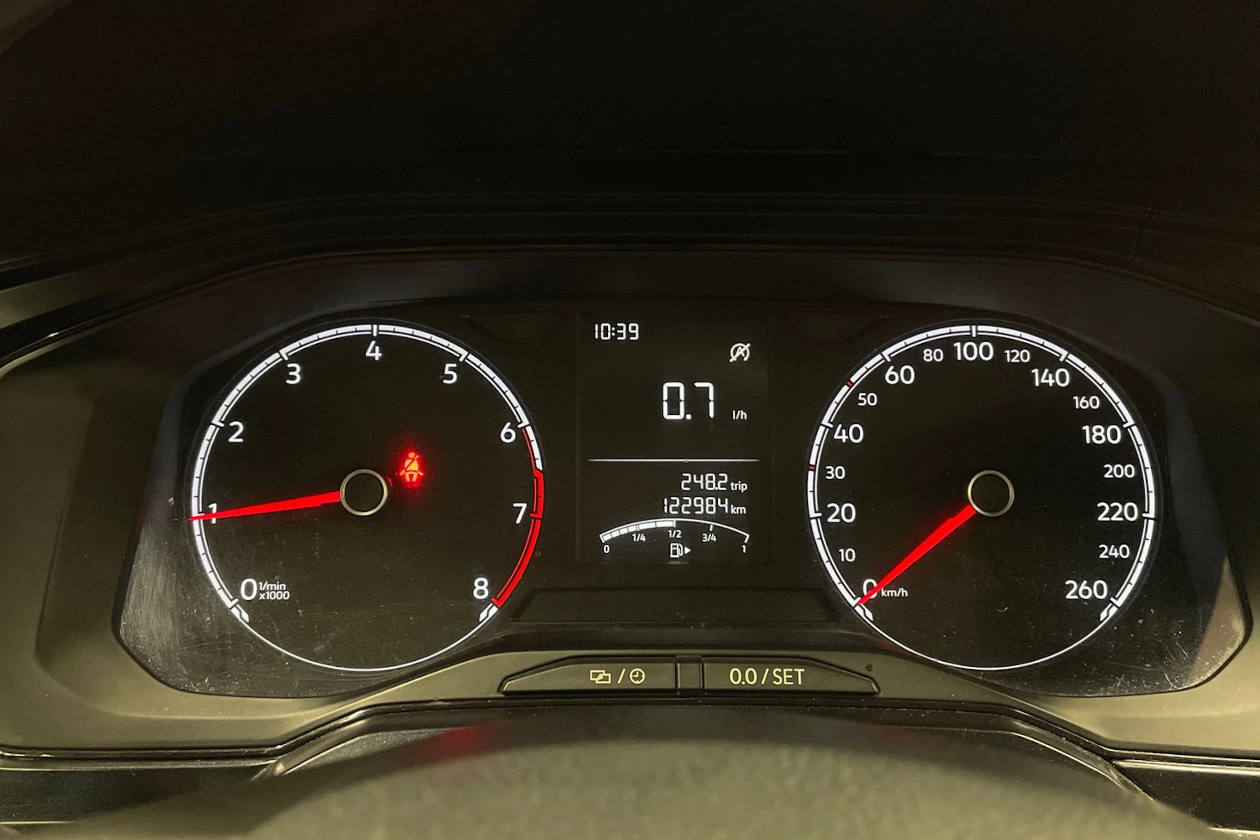 punainen Volkswagen Polo 2018 kuva 12.