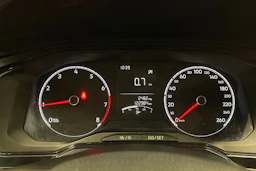 punainen Volkswagen Polo 2018 kuva 12.
