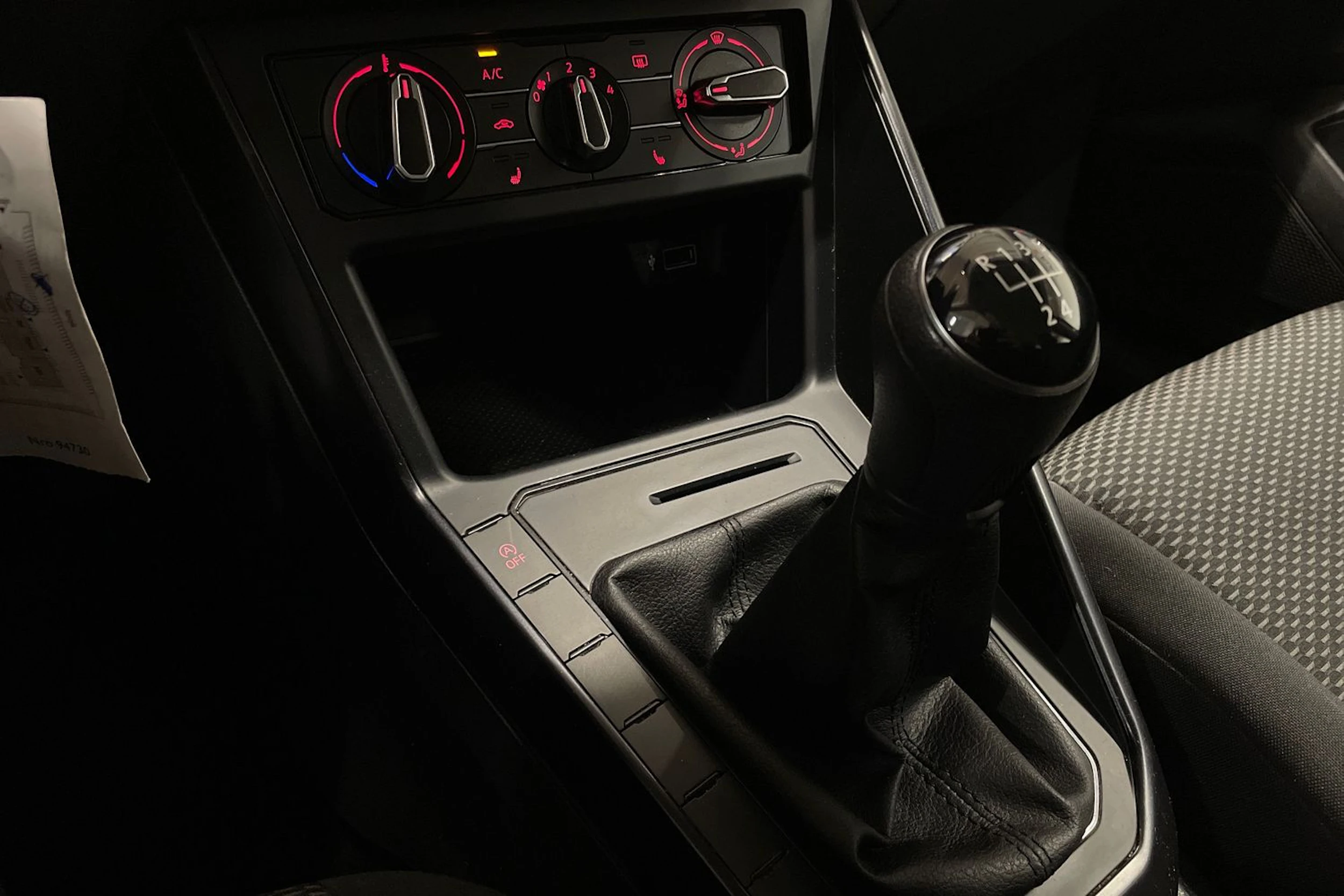 punainen Volkswagen Polo 2018 kuva 15.