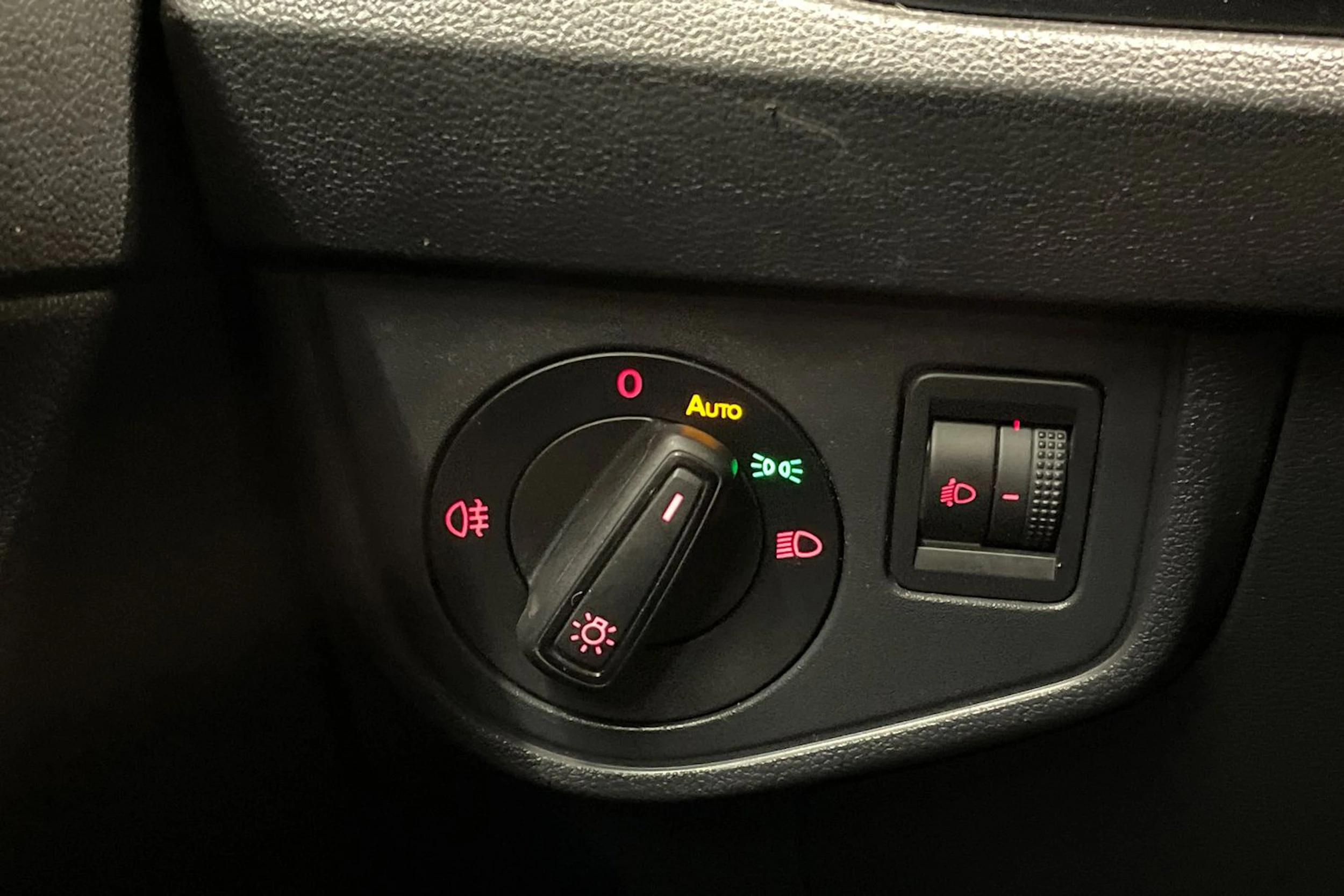 punainen Volkswagen Polo 2018 kuva 16.