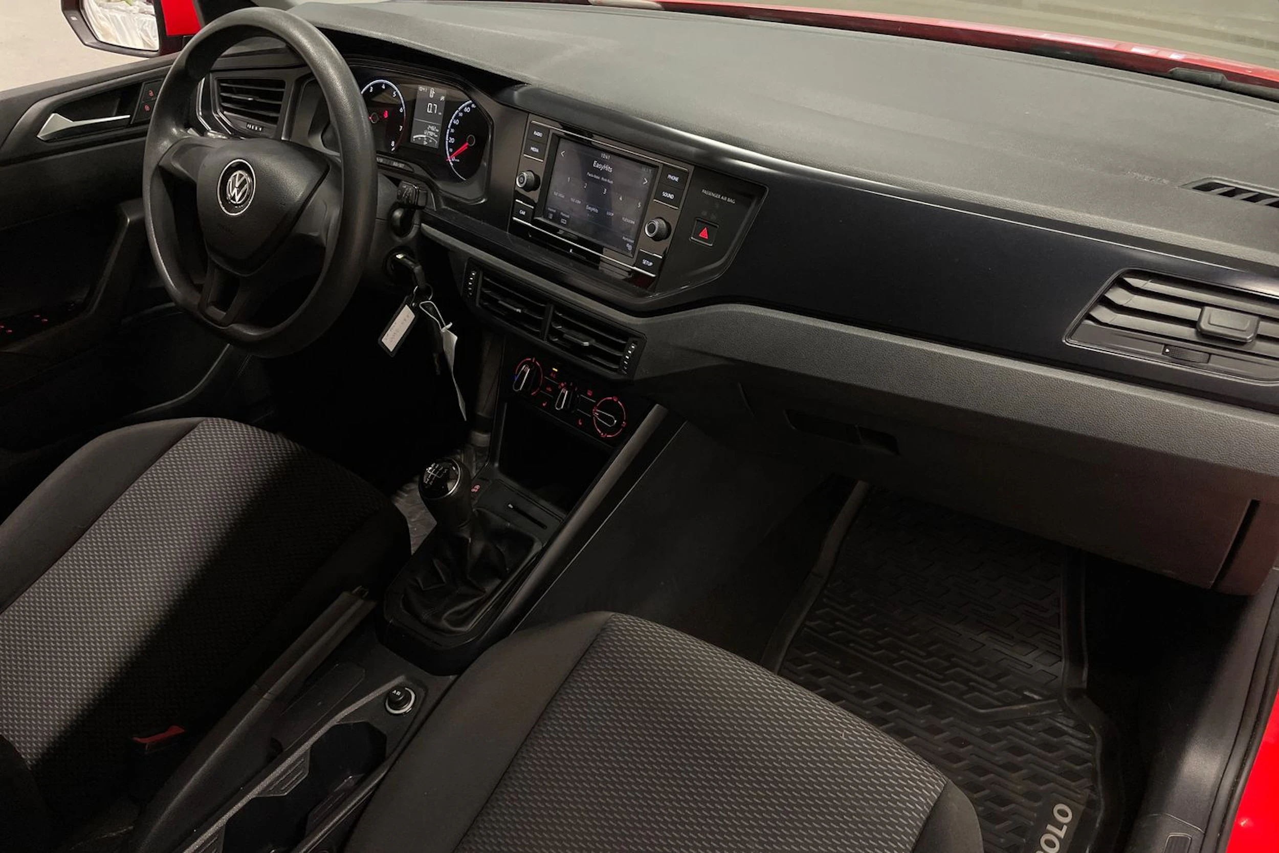 punainen Volkswagen Polo 2018 kuva 20.