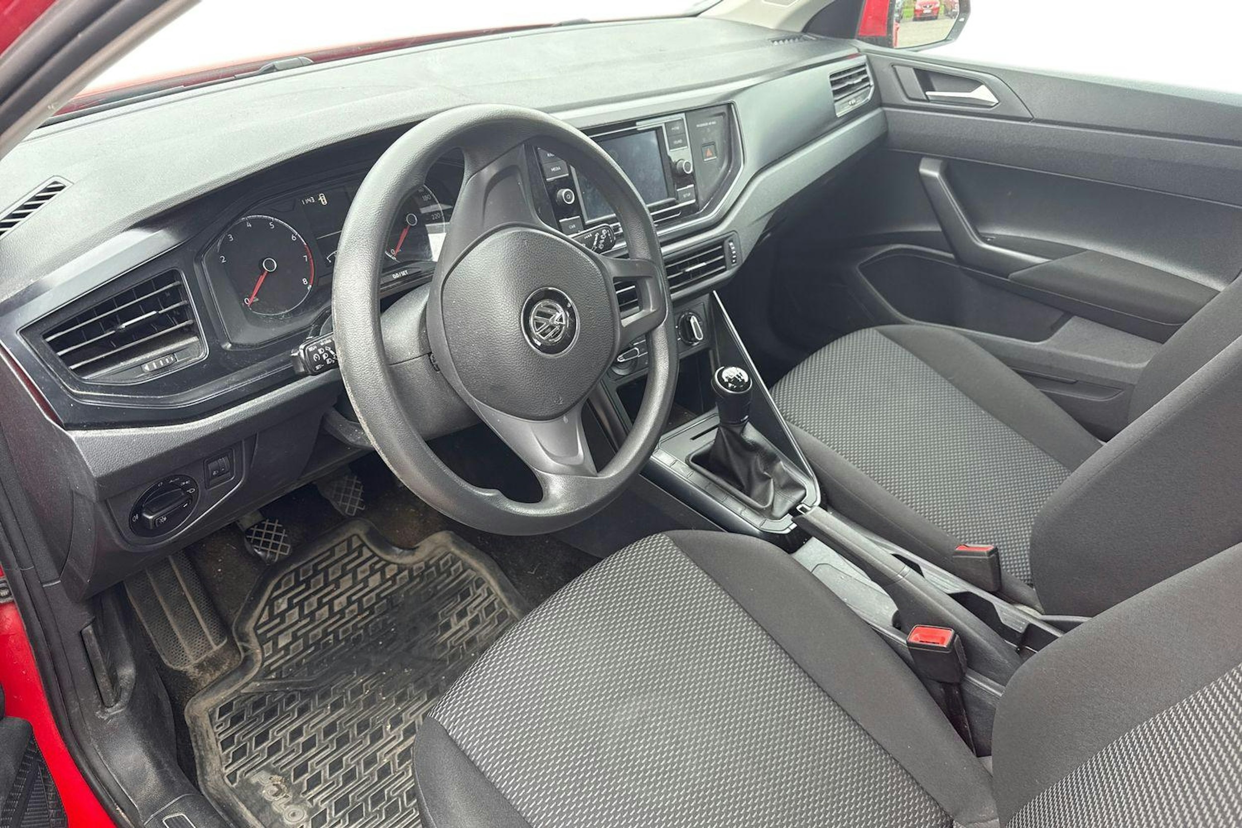 punainen Volkswagen Polo 2018 kuva 3.