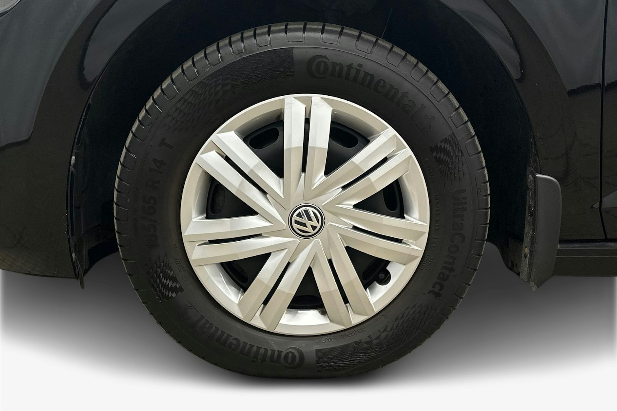Musta Volkswagen POLO 2018 kuva 11.