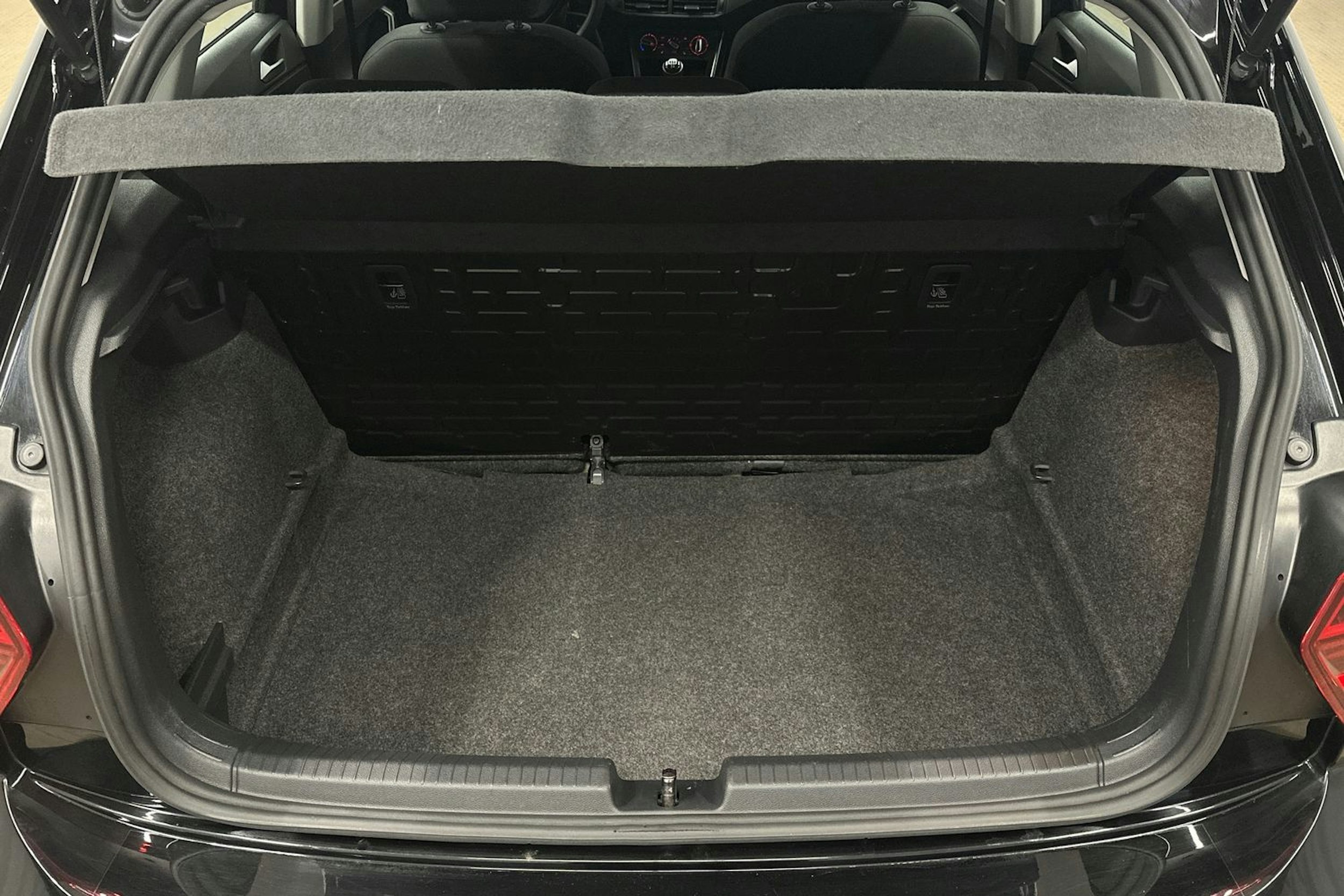 Musta Volkswagen POLO 2018 kuva 14.