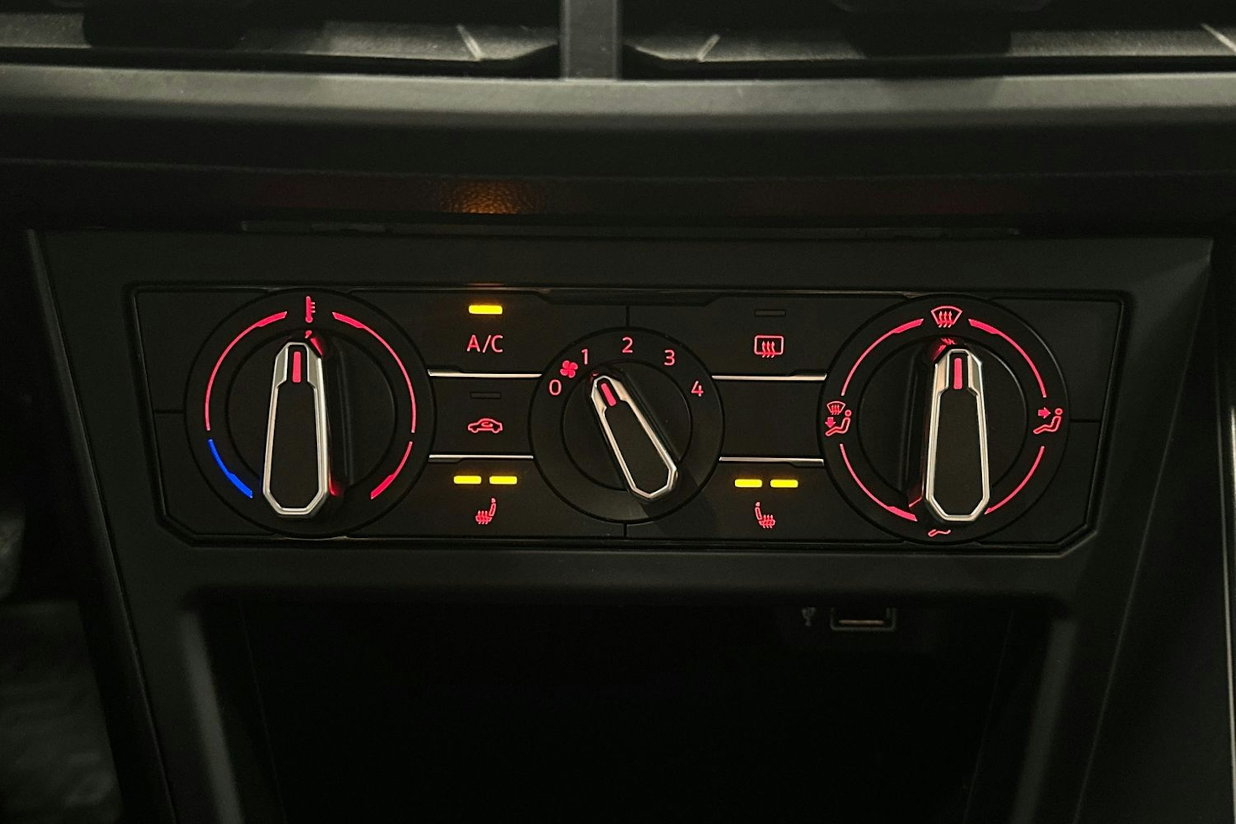 Musta Volkswagen POLO 2018 kuva 19.
