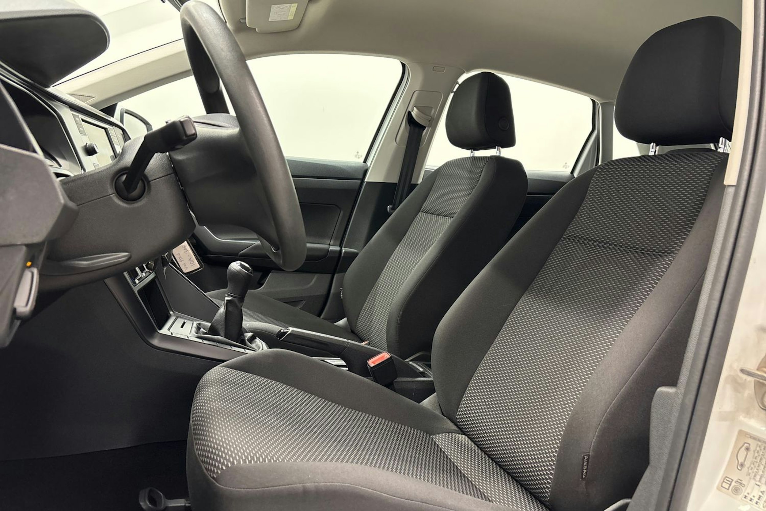 valkoinen Volkswagen Polo 2018 kuva 14.