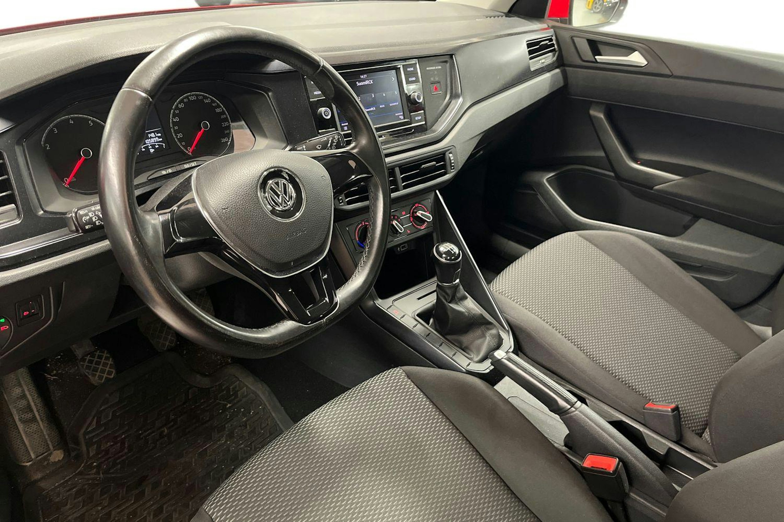 punainen Volkswagen Polo 2018 kuva 3.