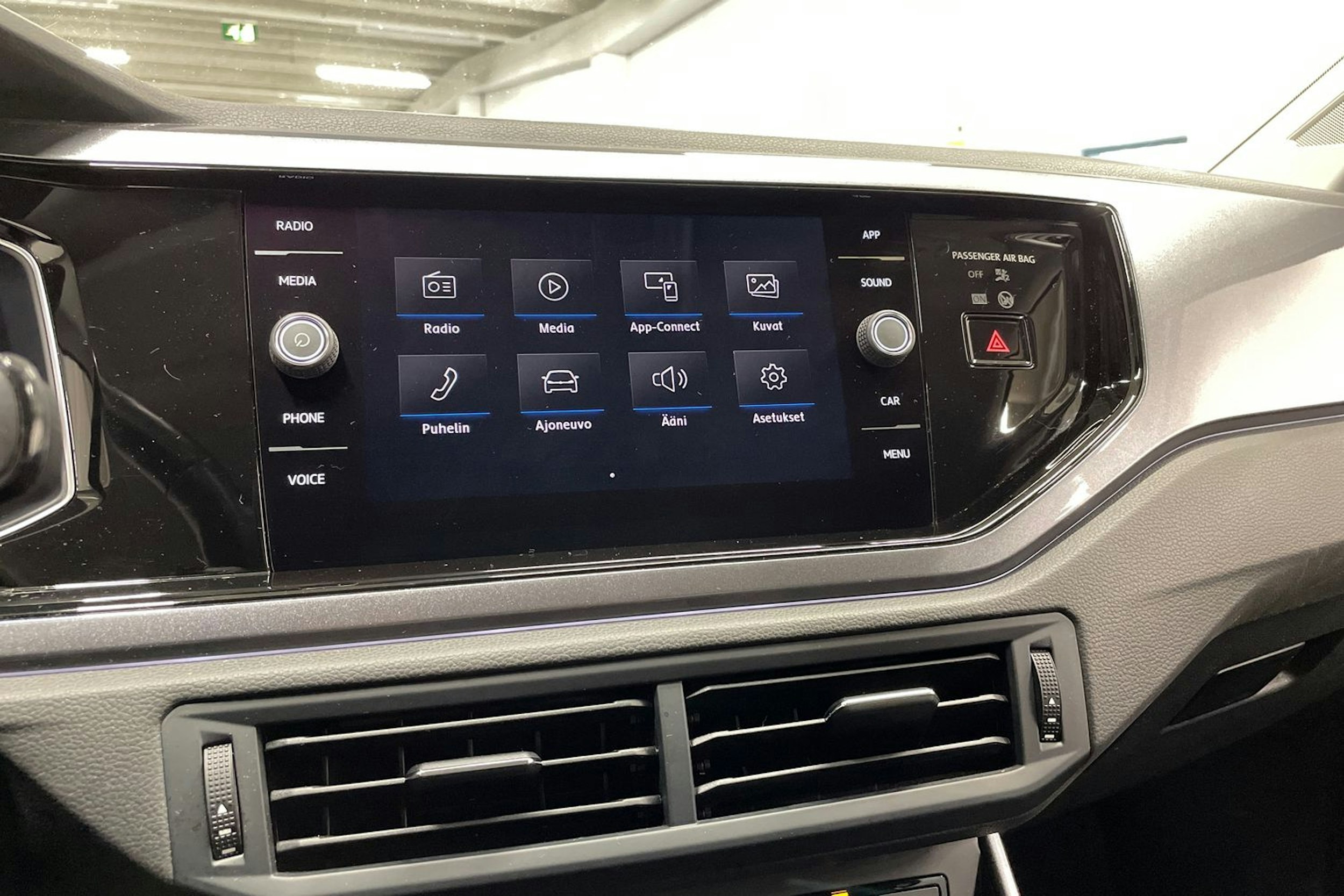 valkoinen Volkswagen Polo 2019 kuva 16.