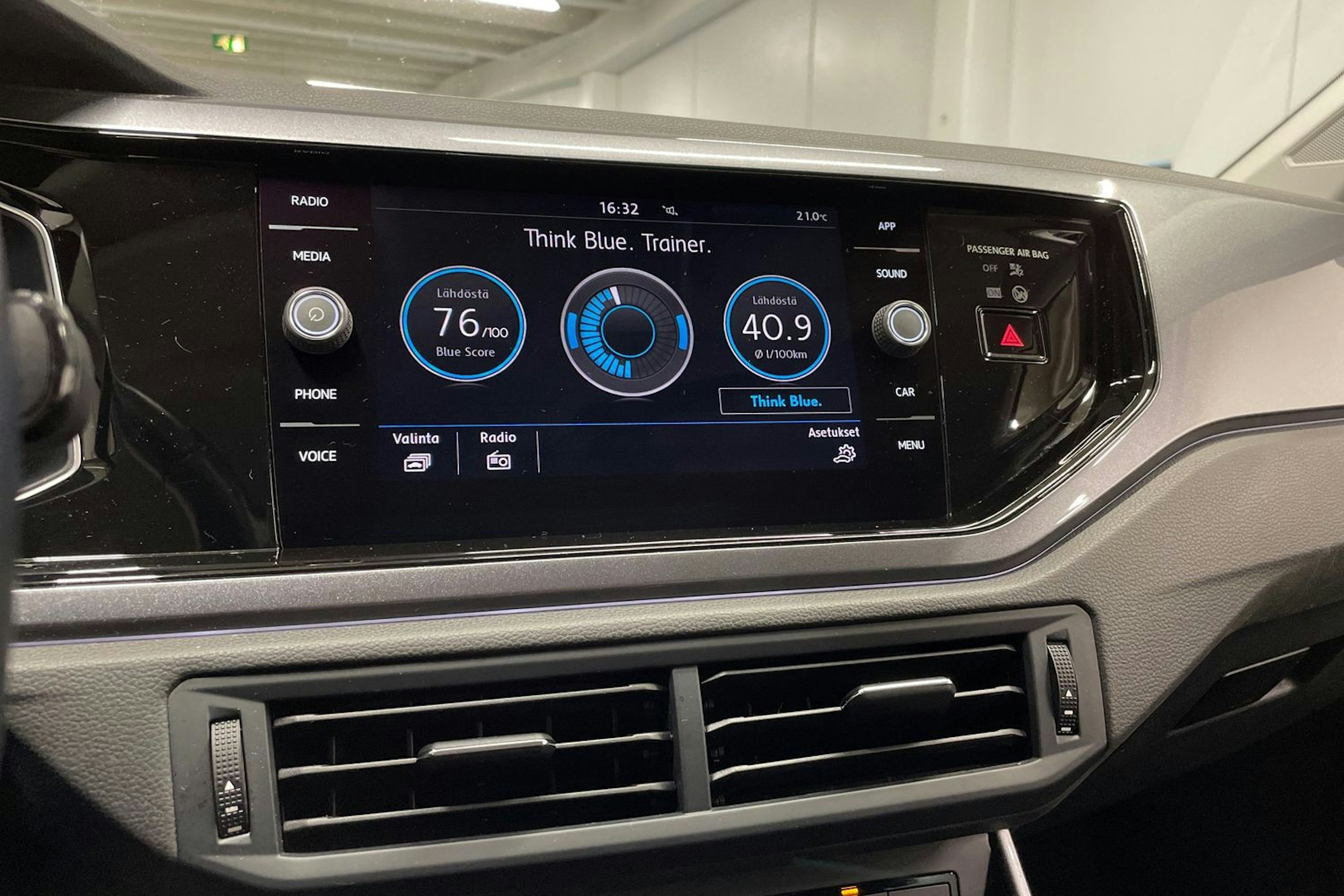 valkoinen Volkswagen Polo 2019 kuva 17.