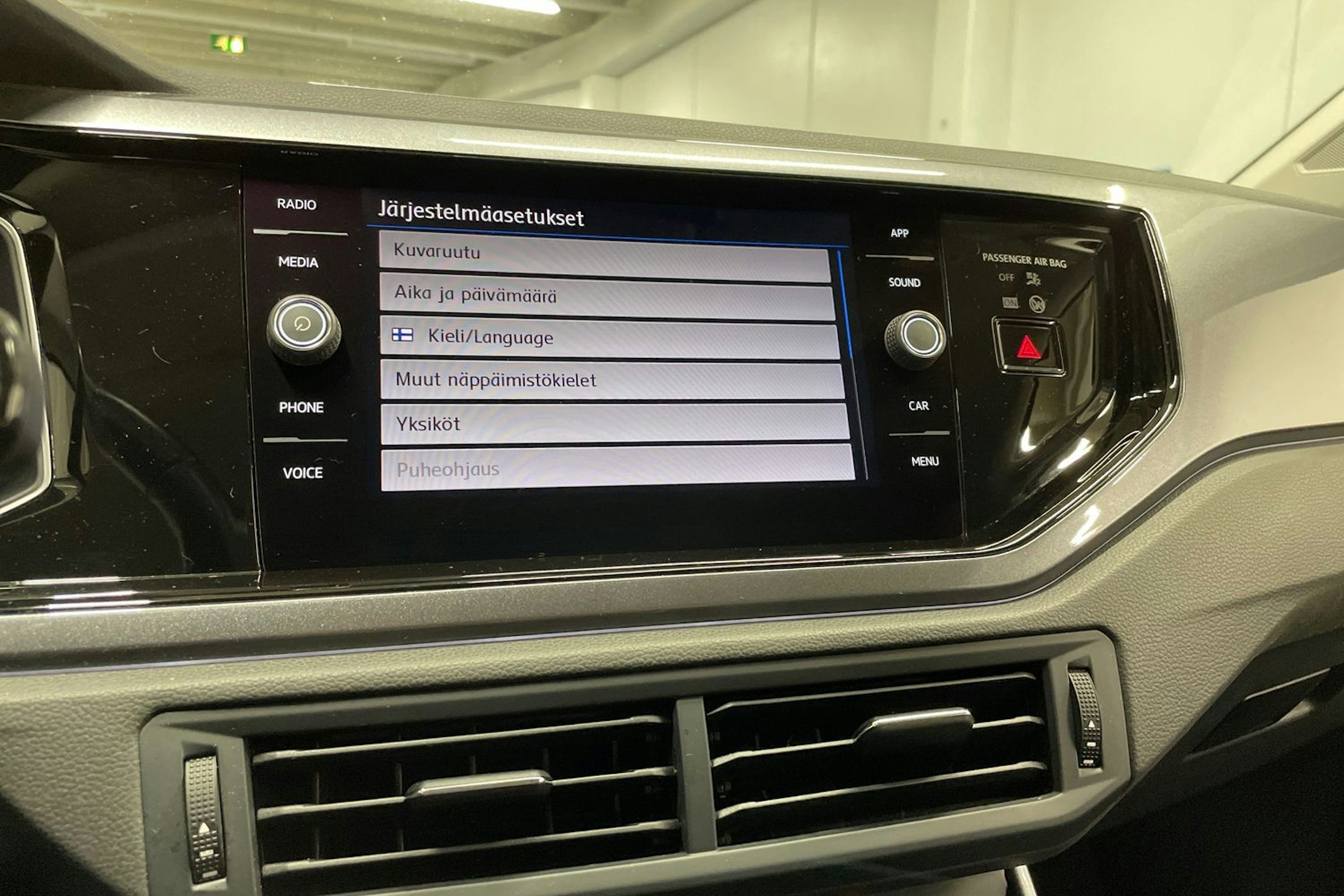 valkoinen Volkswagen Polo 2019 kuva 18.
