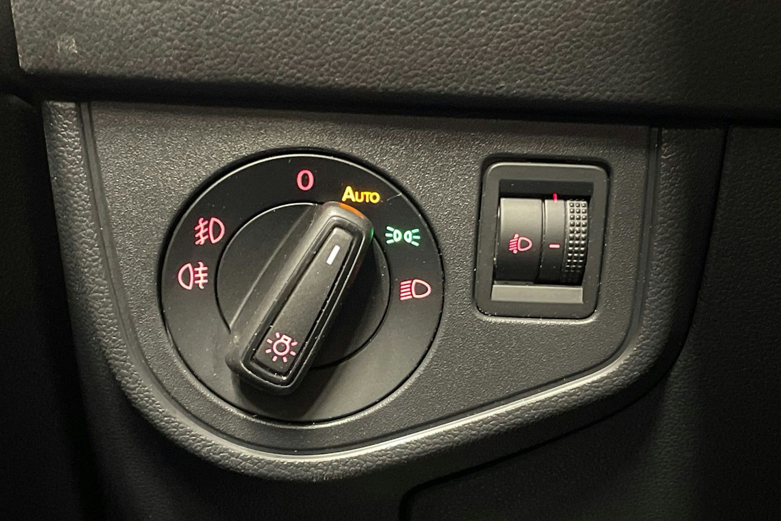 valkoinen Volkswagen Polo 2019 kuva 22.