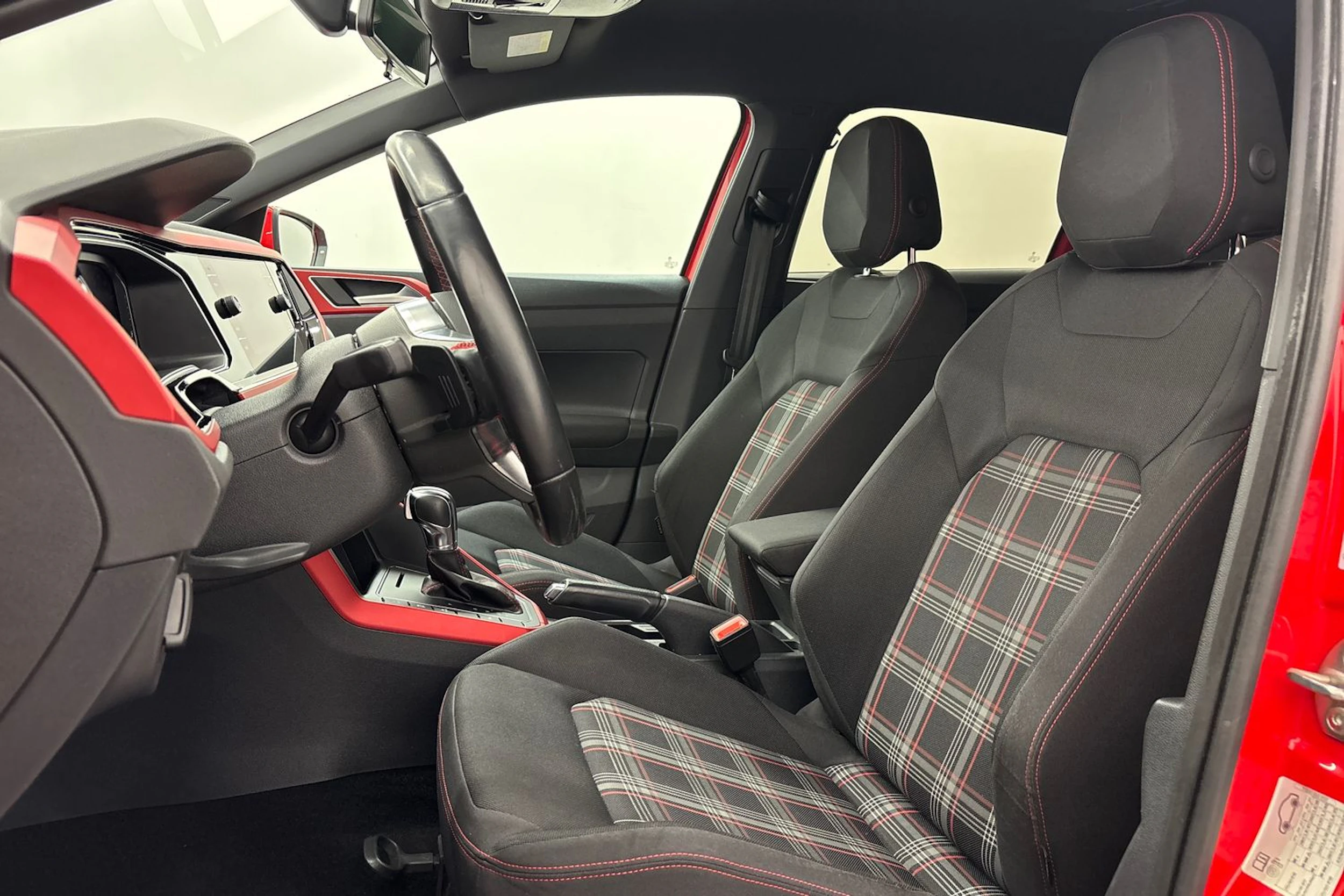 punainen Volkswagen Polo 2019 kuva 11.