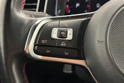 punainen Volkswagen Polo 2019 kuva 13.