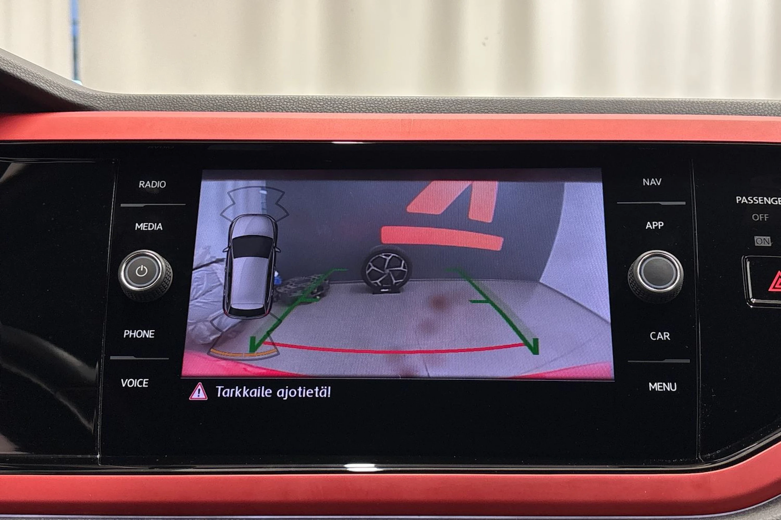 punainen Volkswagen Polo 2019 kuva 16.