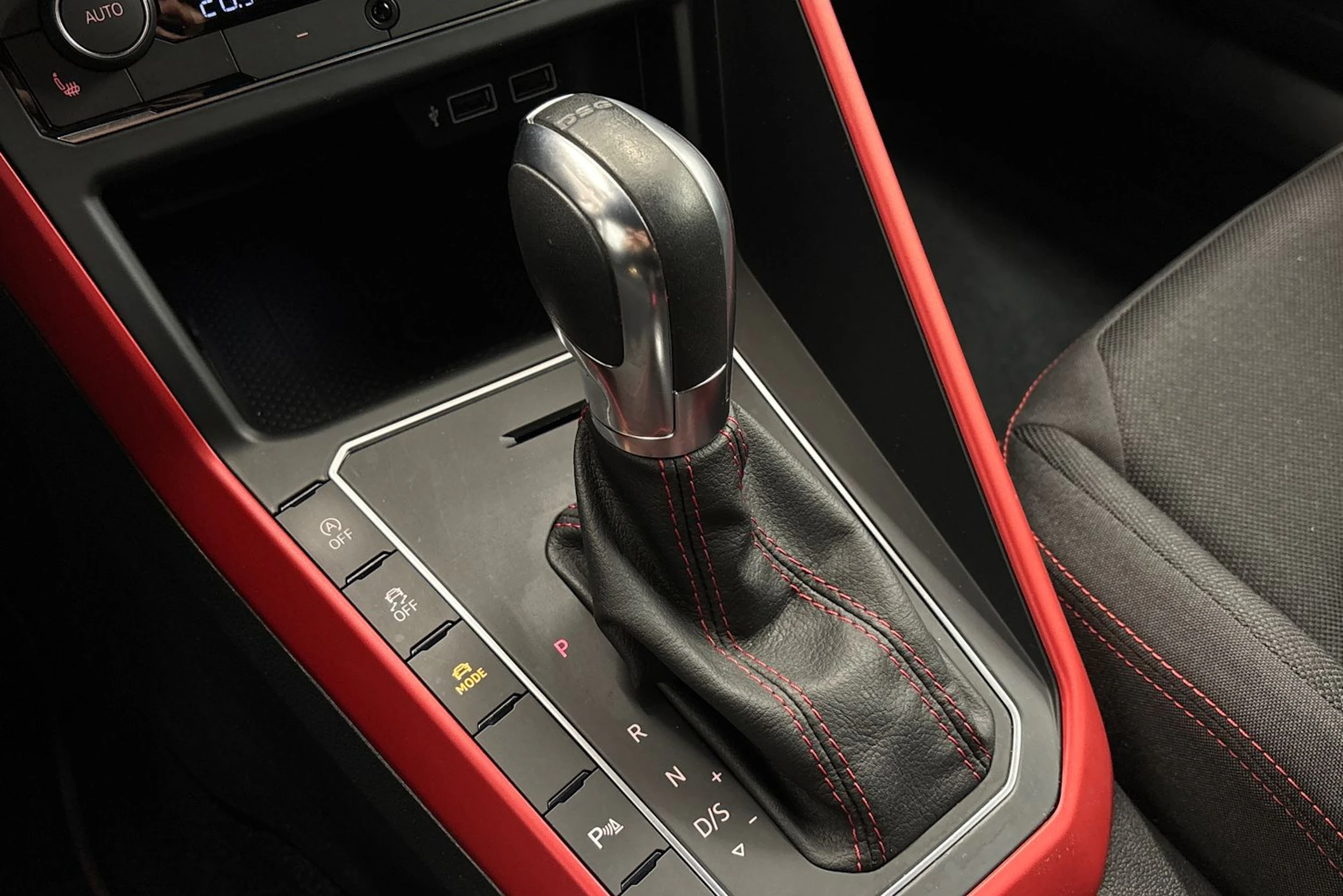 punainen Volkswagen Polo 2019 kuva 21.