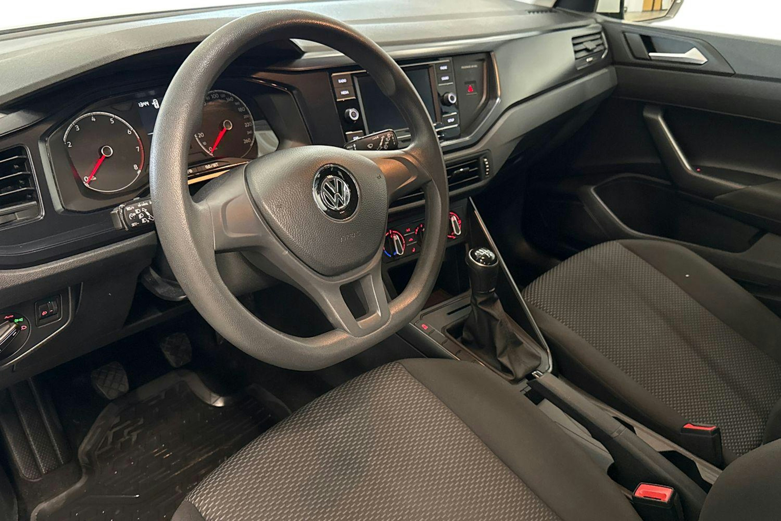 valkoinen Volkswagen Polo 2018 kuva 7.
