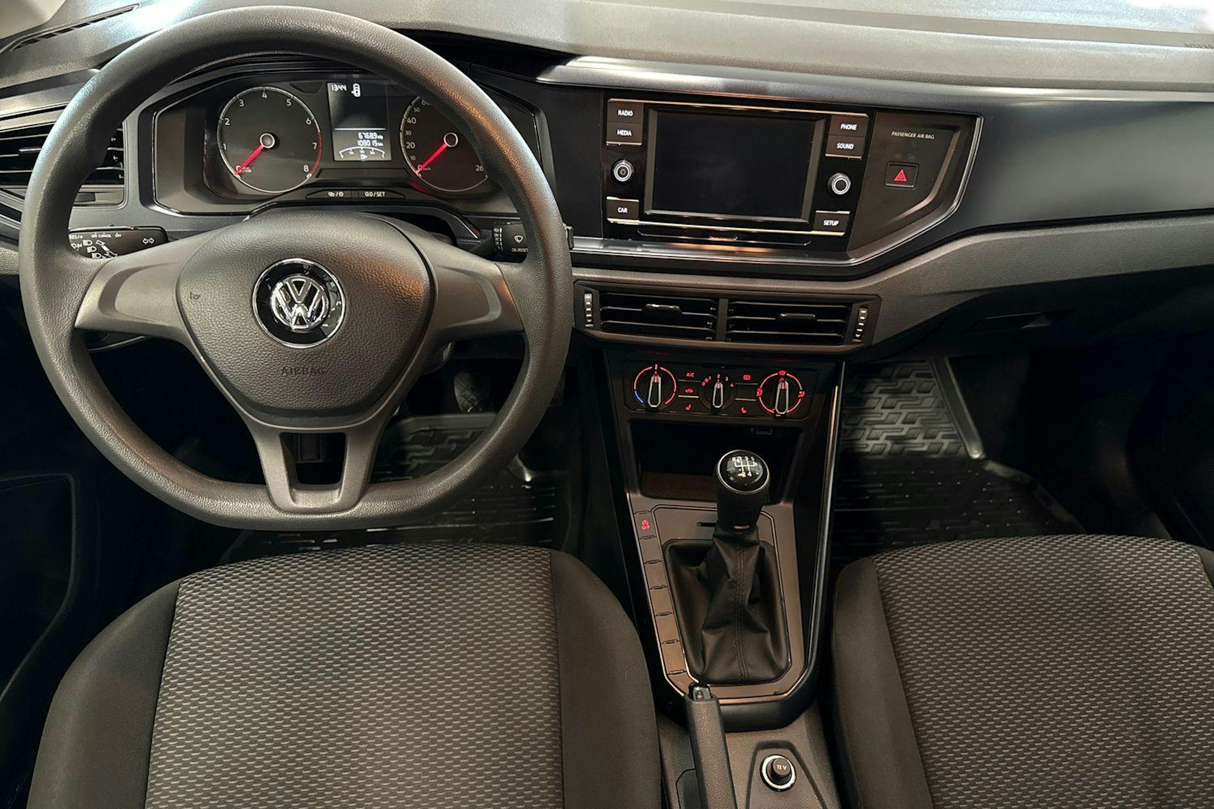 valkoinen Volkswagen Polo 2018 kuva 9.