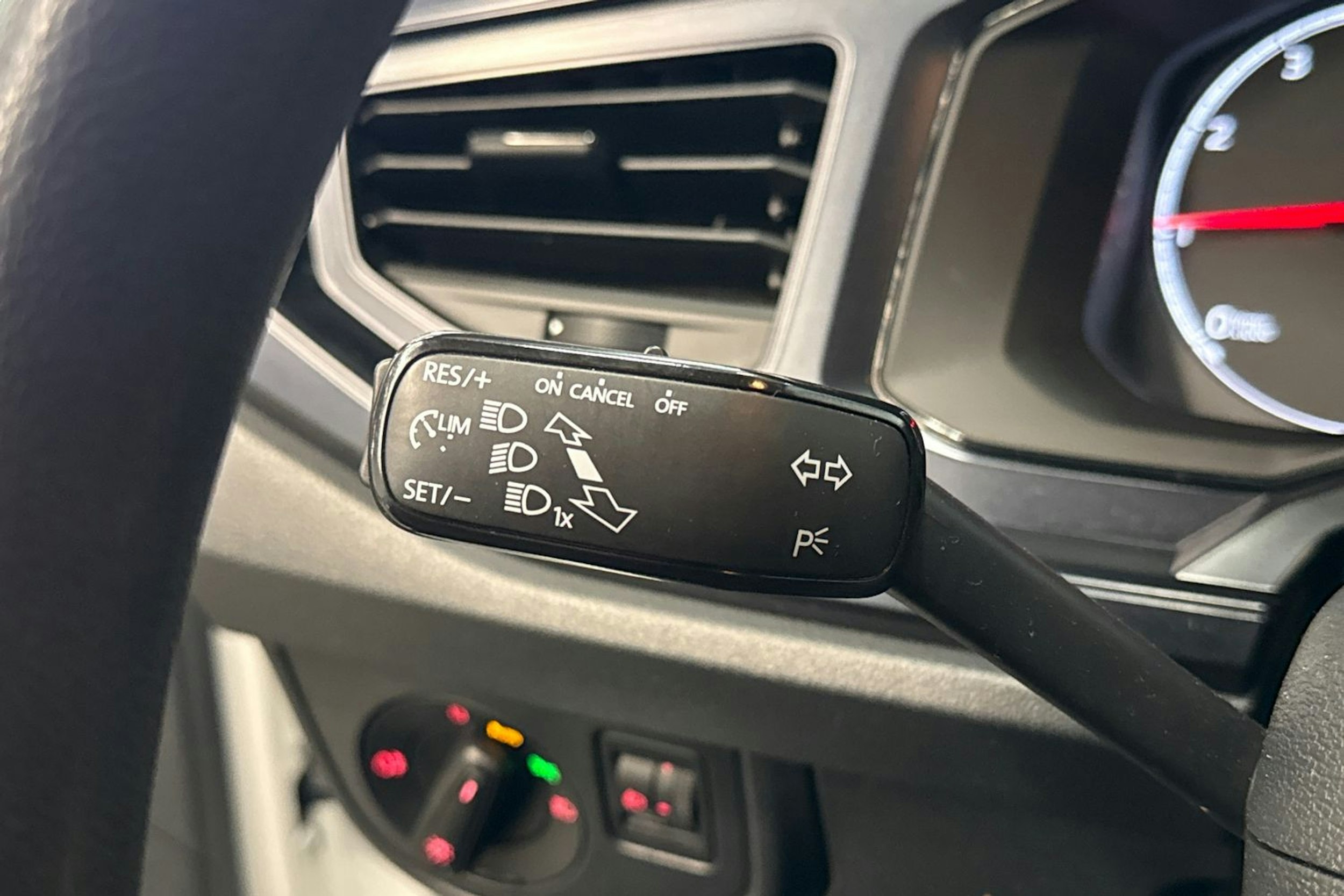 valkoinen Volkswagen Polo 2018 kuva 18.