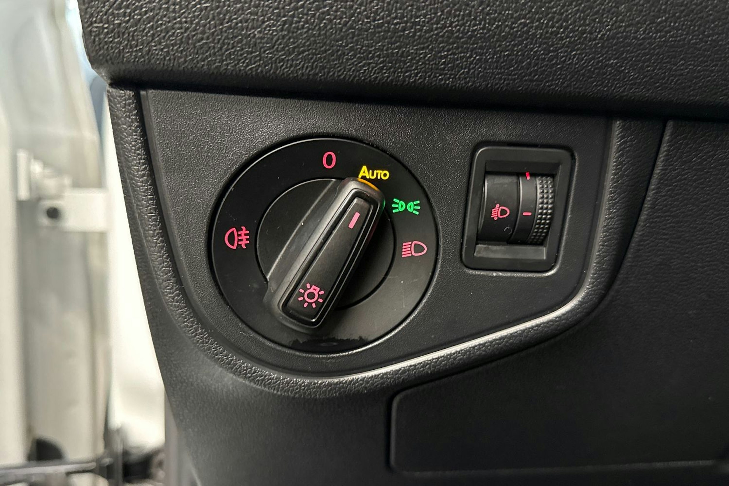 valkoinen Volkswagen Polo 2018 kuva 19.