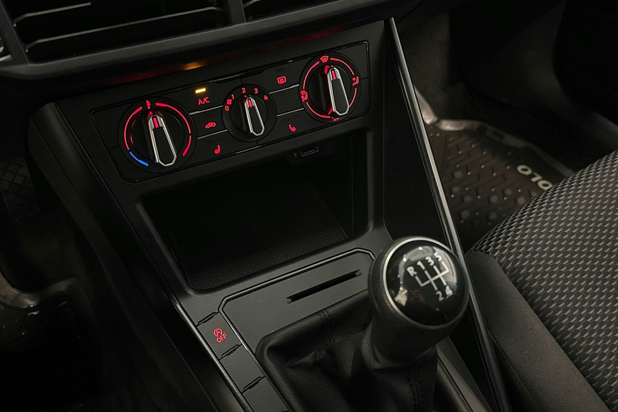 valkoinen Volkswagen Polo 2018 kuva 22.