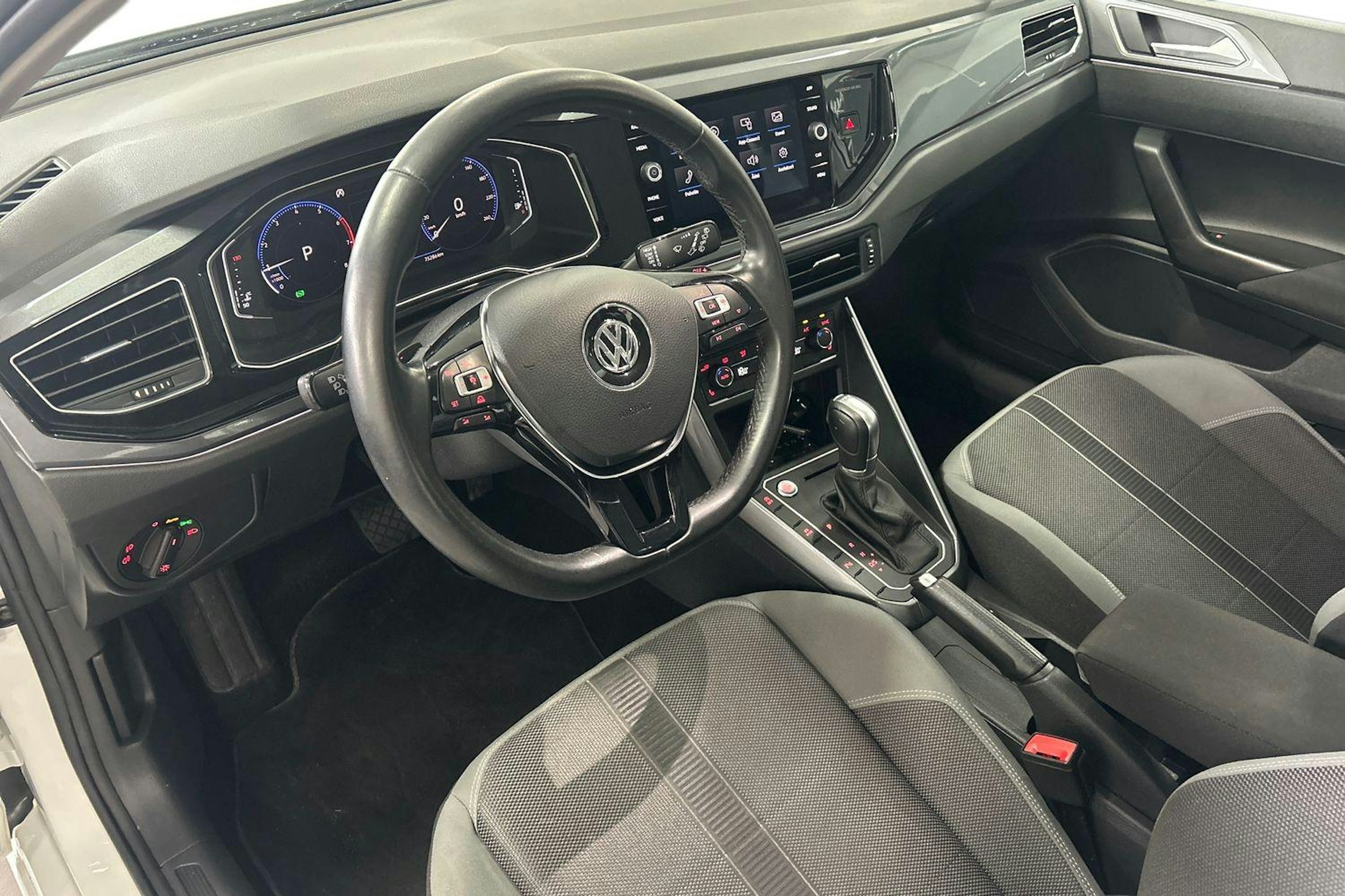 Valkoinen Volkswagen Polo 2018 kuva 7.