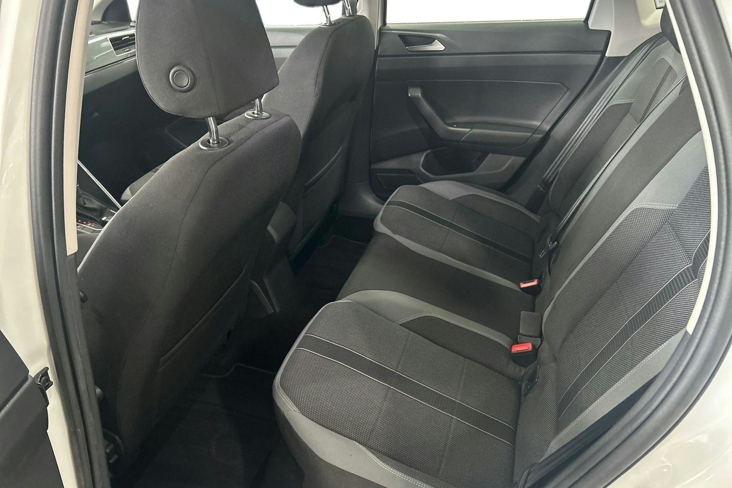 Valkoinen Volkswagen Polo 2018 kuva 10.